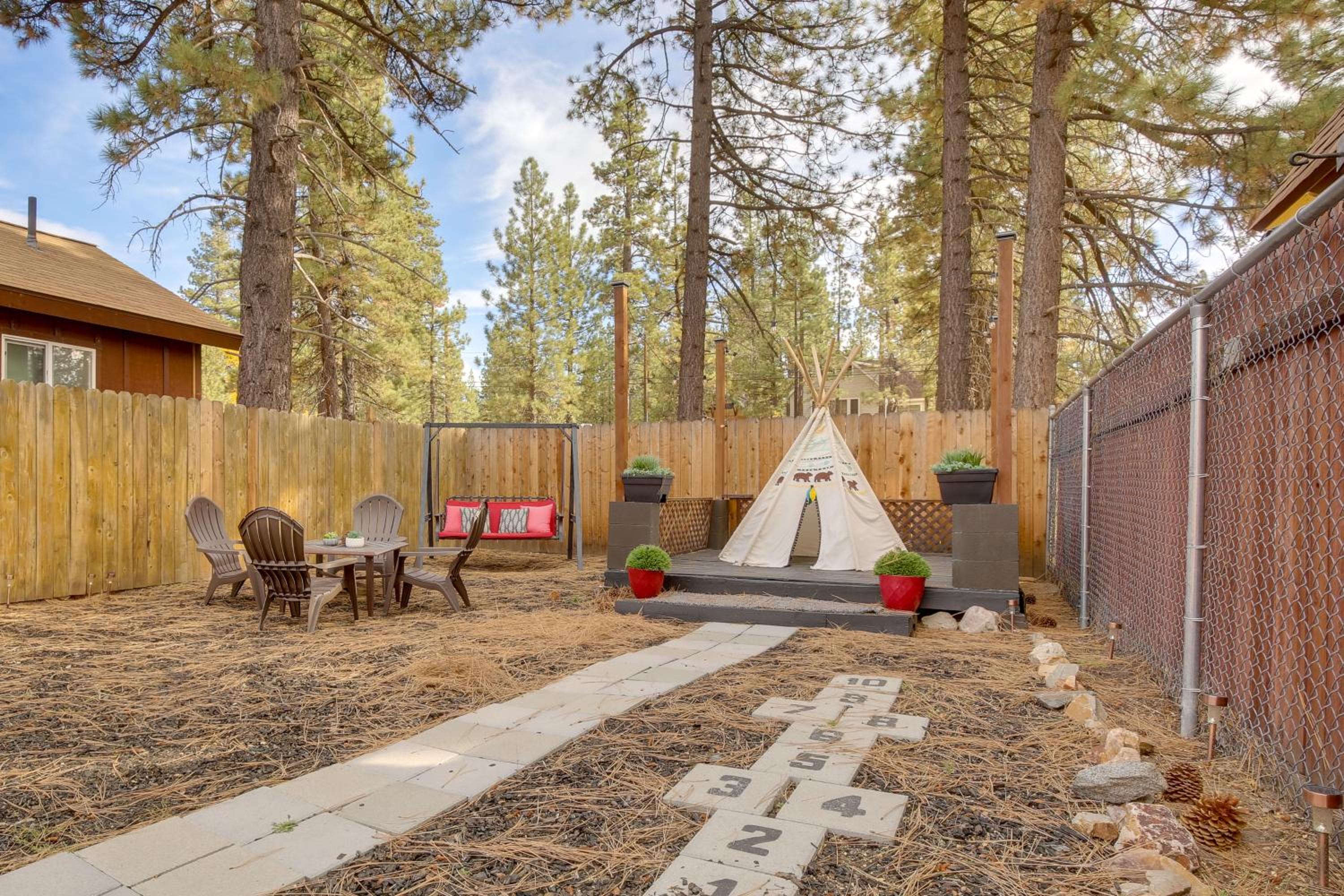 Big Bear Ski Hideaway! Cozy Cabin with Fenced Yard