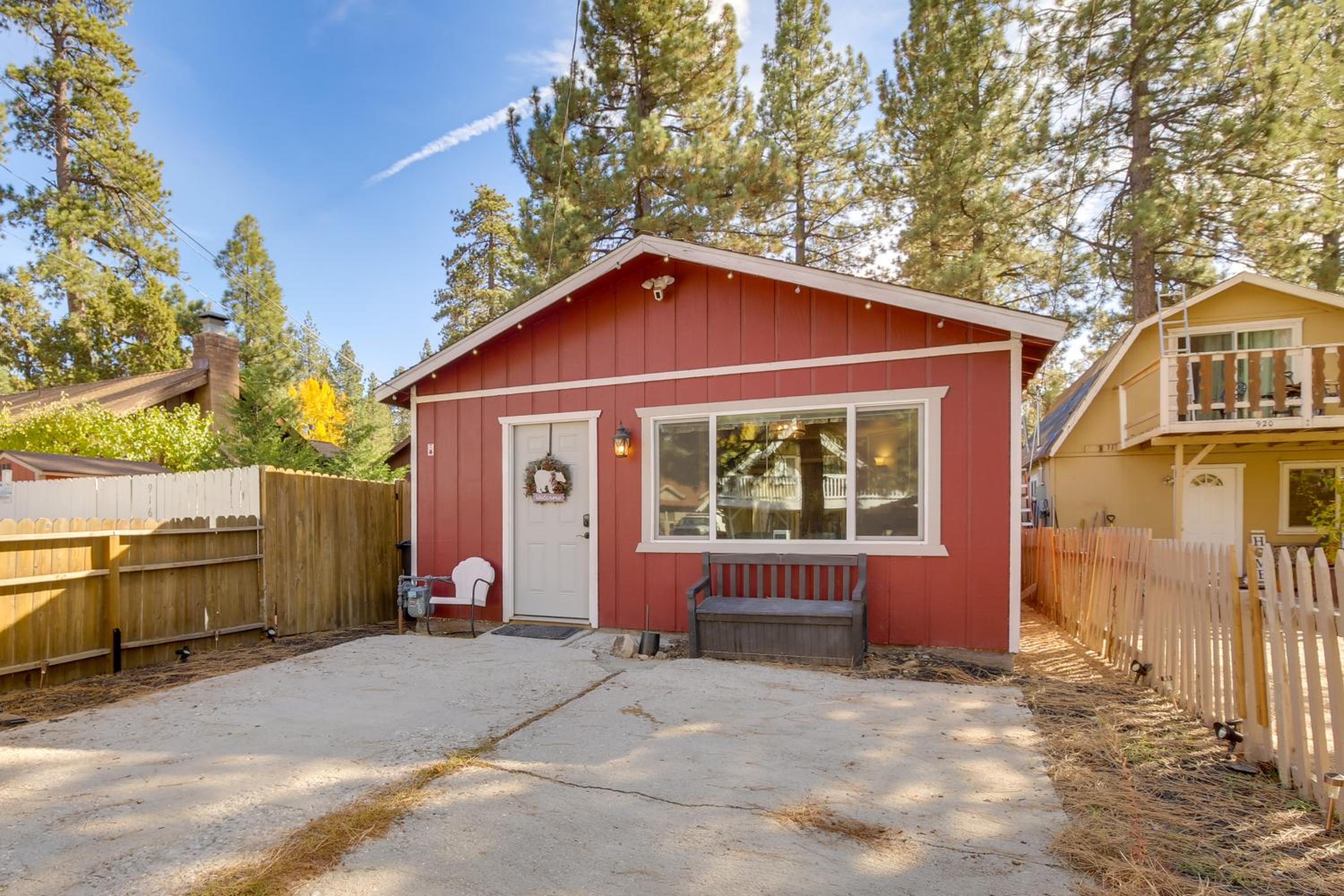 Big Bear Ski Hideaway! Cozy Cabin with Fenced Yard