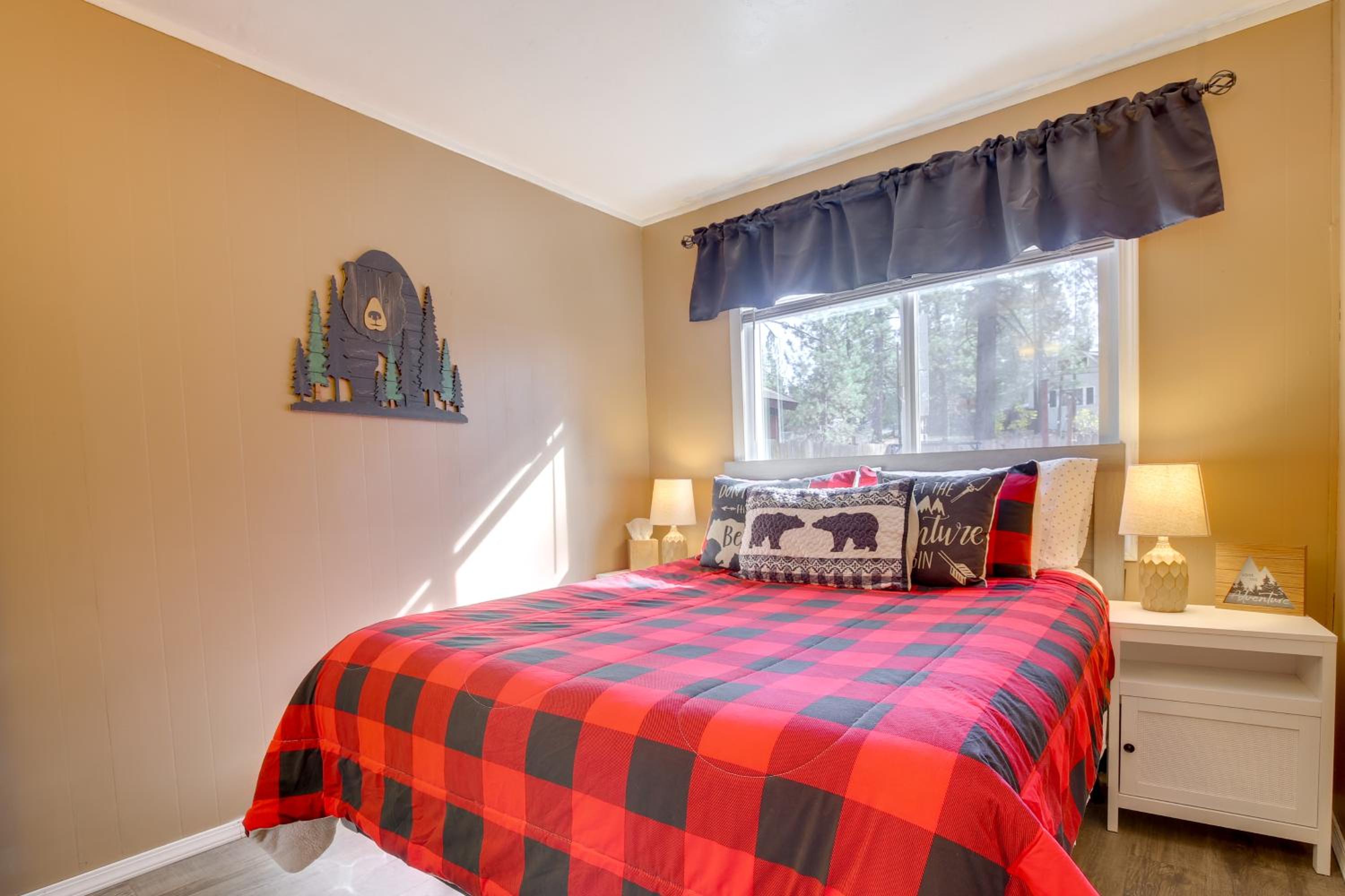 Big Bear Ski Hideaway! Cozy Cabin with Fenced Yard