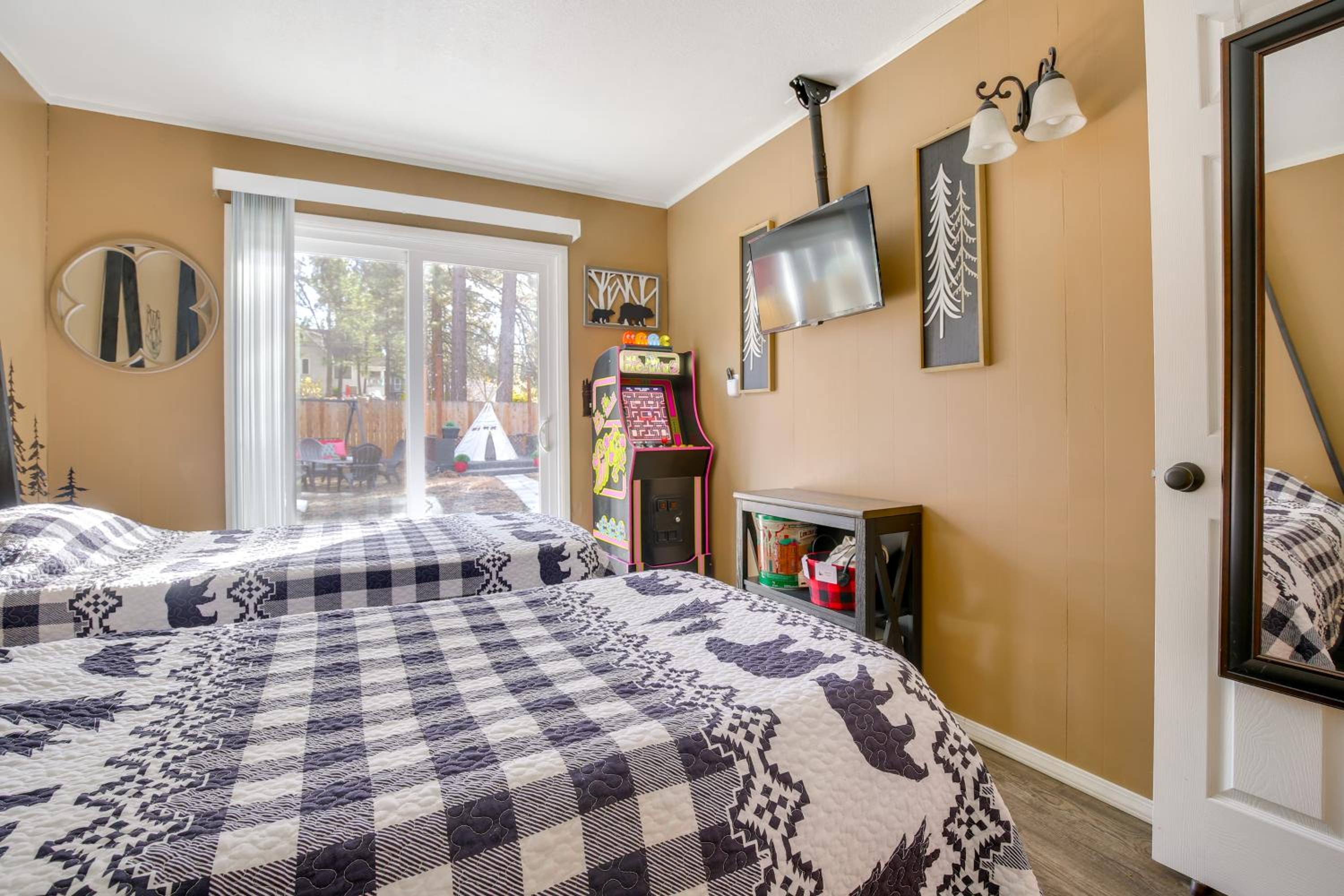 Big Bear Ski Hideaway! Cozy Cabin with Fenced Yard