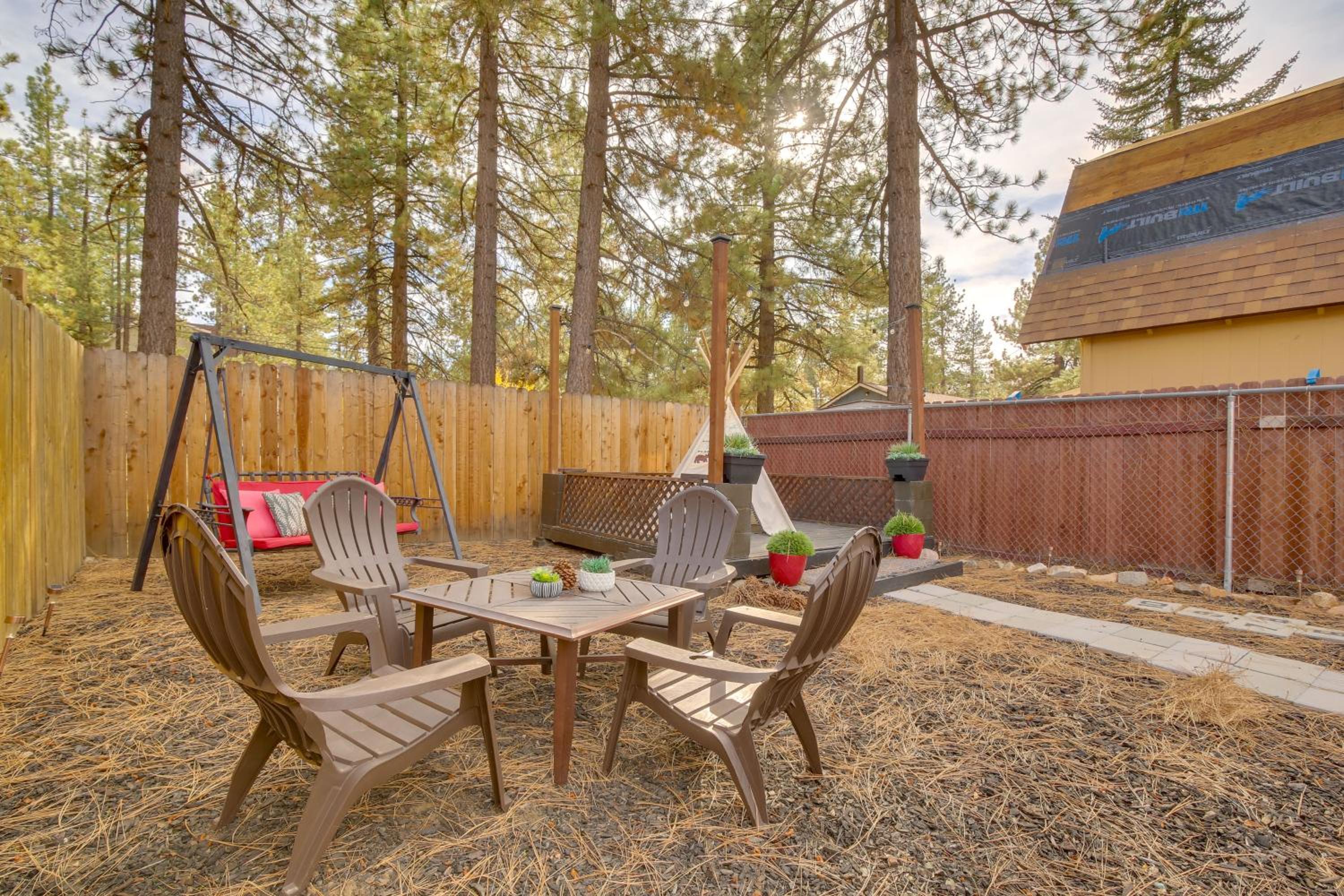 Big Bear Ski Hideaway! Cozy Cabin with Fenced Yard