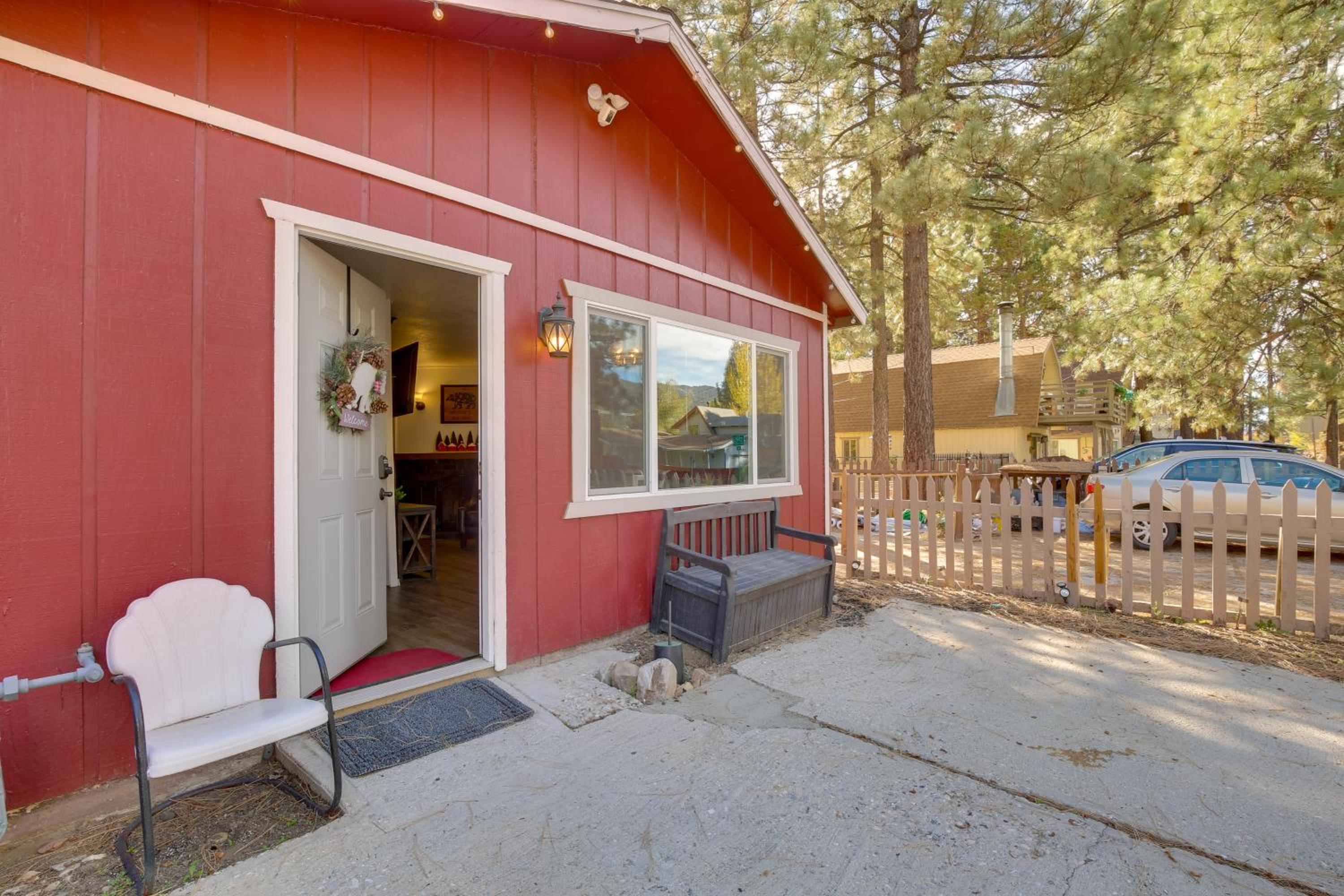 Big Bear Ski Hideaway! Cozy Cabin with Fenced Yard