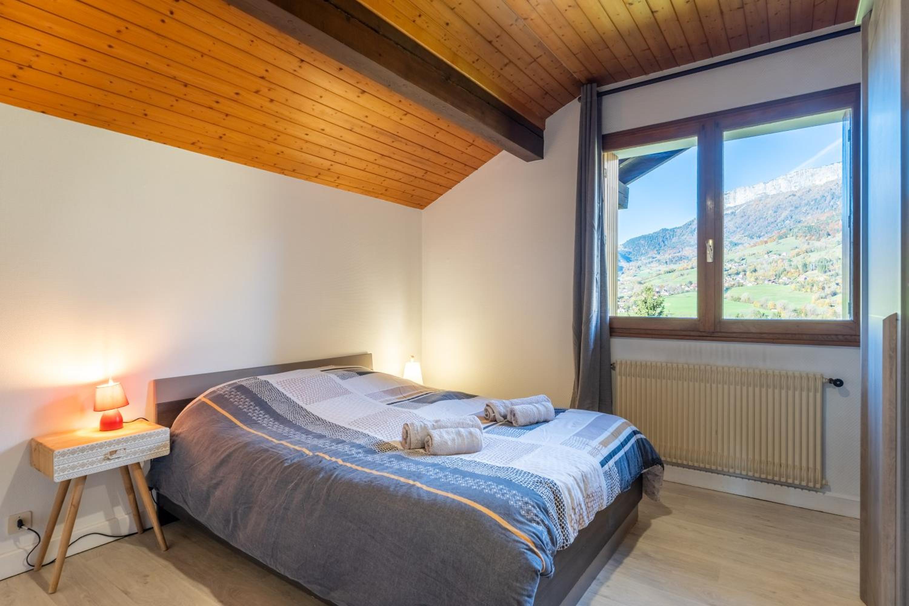 Entre lac & Montagnes avec balcon, proche Annecy