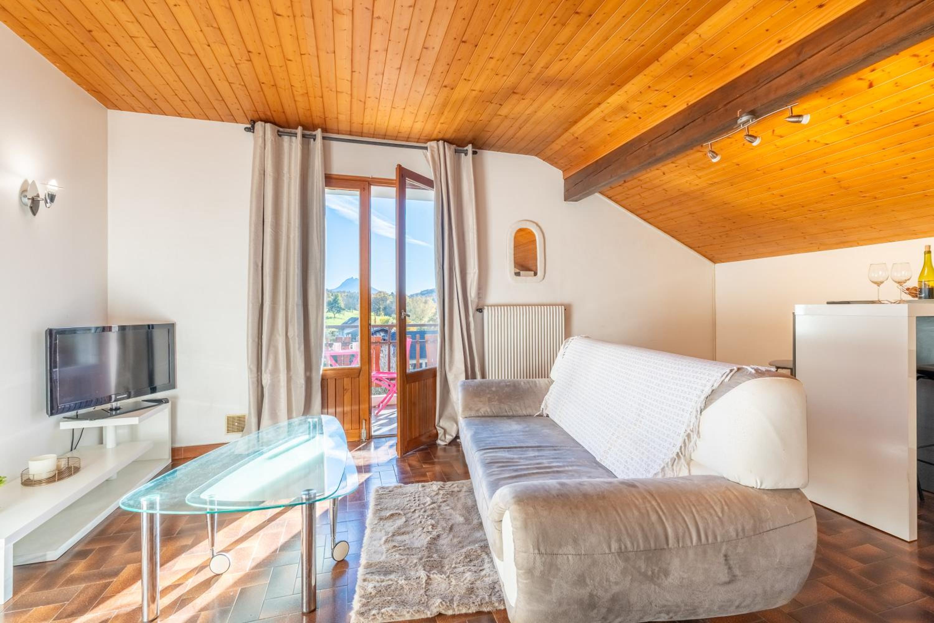 Entre lac & Montagnes avec balcon, proche Annecy