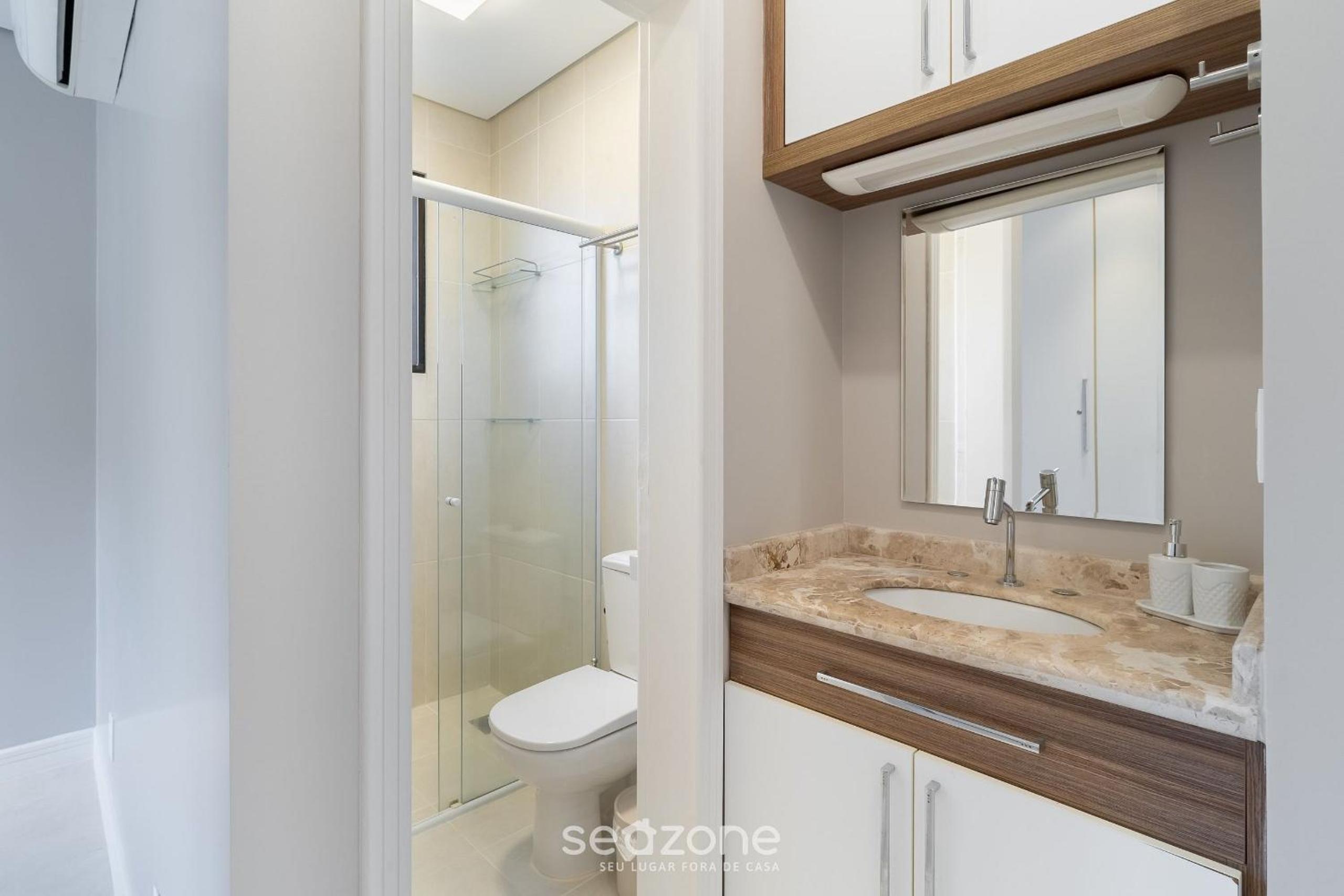 Apt w/ gourmet balcony 300m from Beach CMS0202