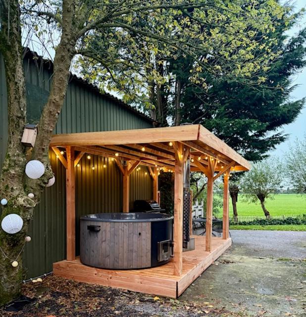 Holiday Home de Binnengouw incl Hottub