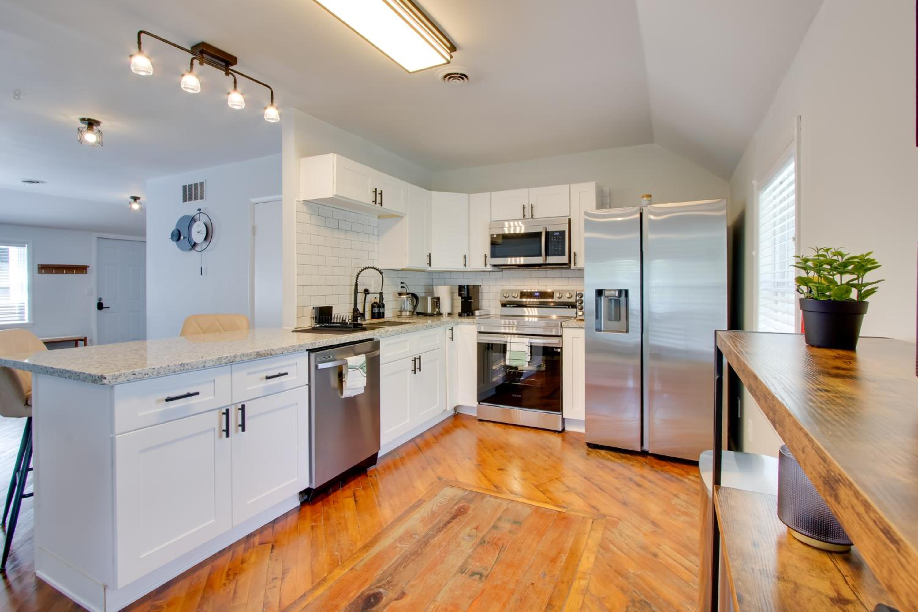 Peaceful Country Apt Extended Stays Welcome!