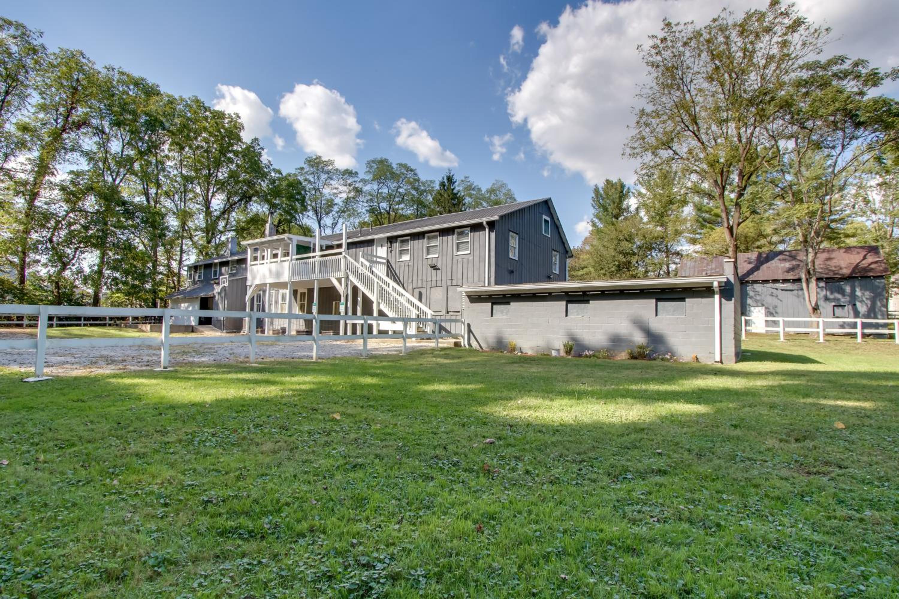 Peaceful Country Apt Extended Stays Welcome!