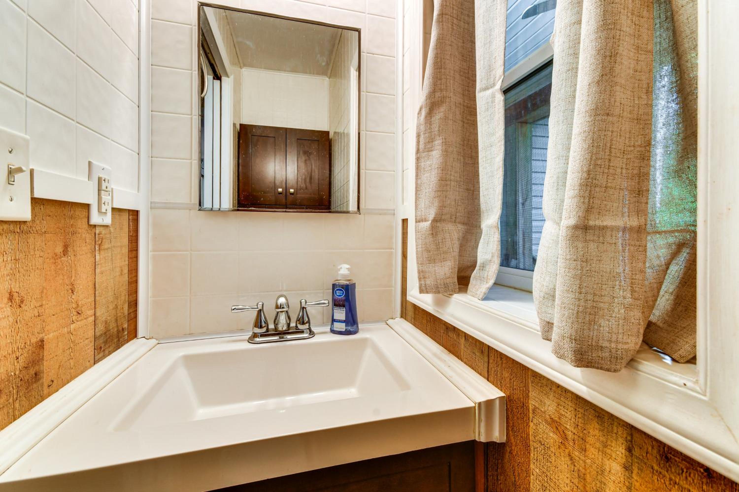 Blue Ridge Foothills Hideaway Near Lake James
