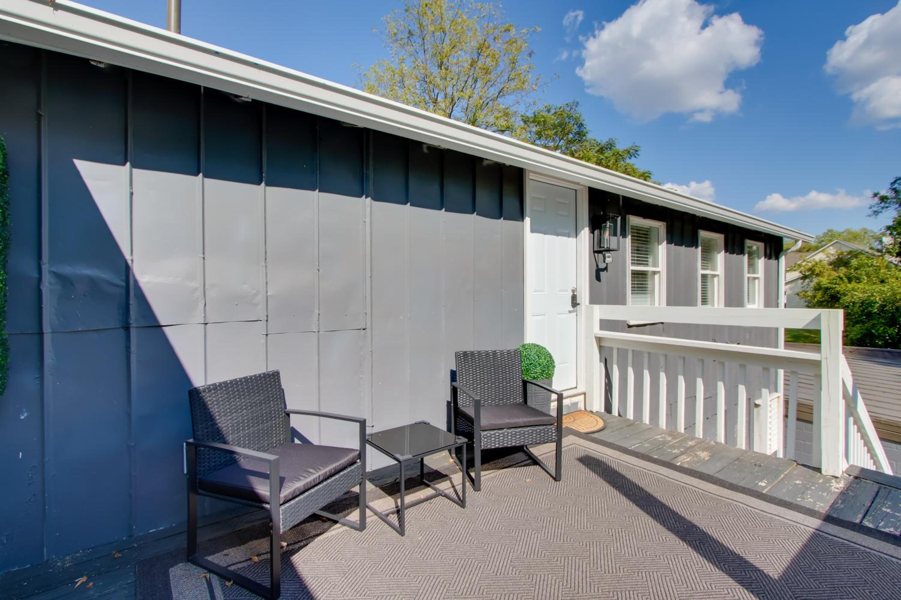 Peaceful Country Apt Extended Stays Welcome!
