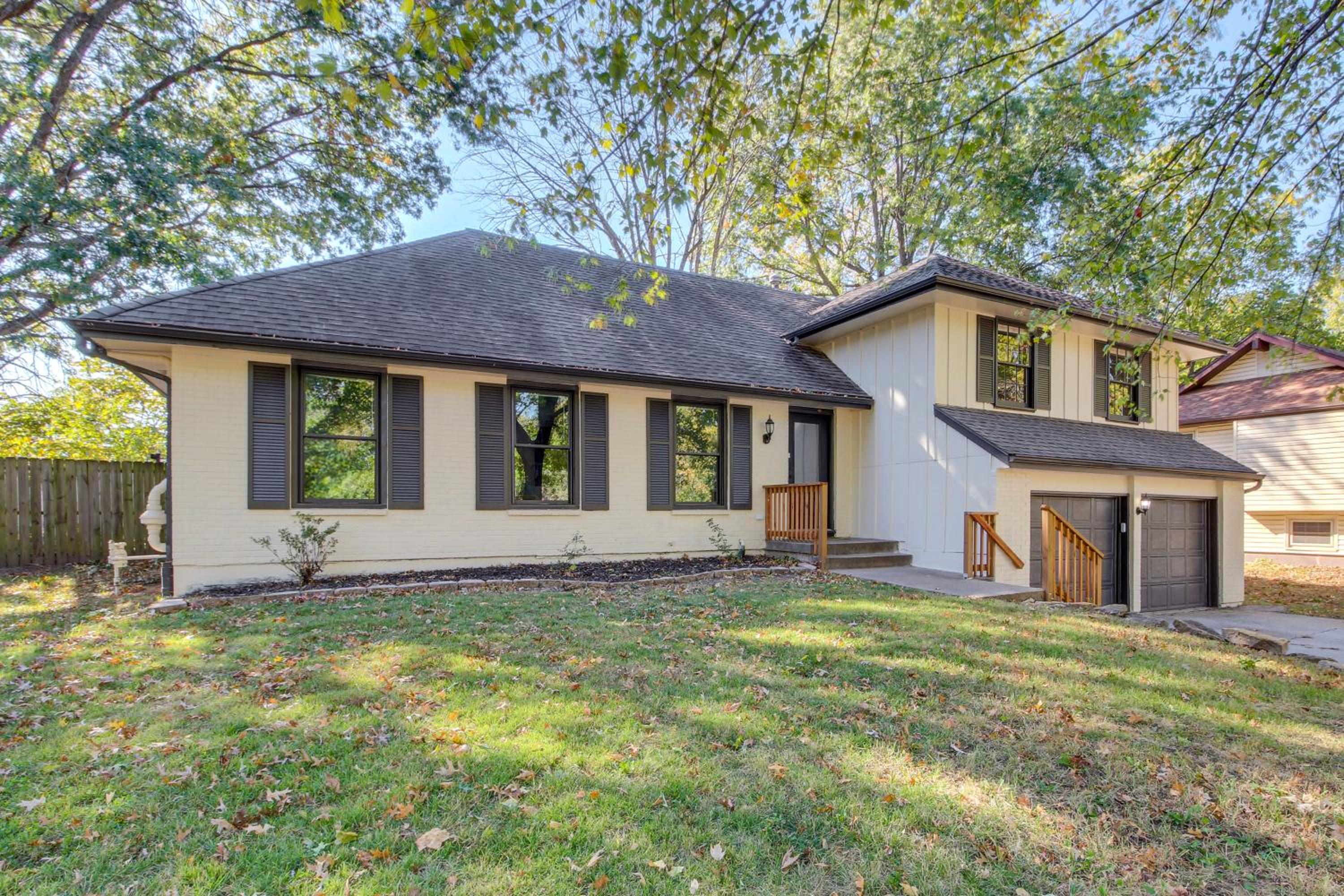 19 Mi to Kansas City Group Retreat with Game Room!