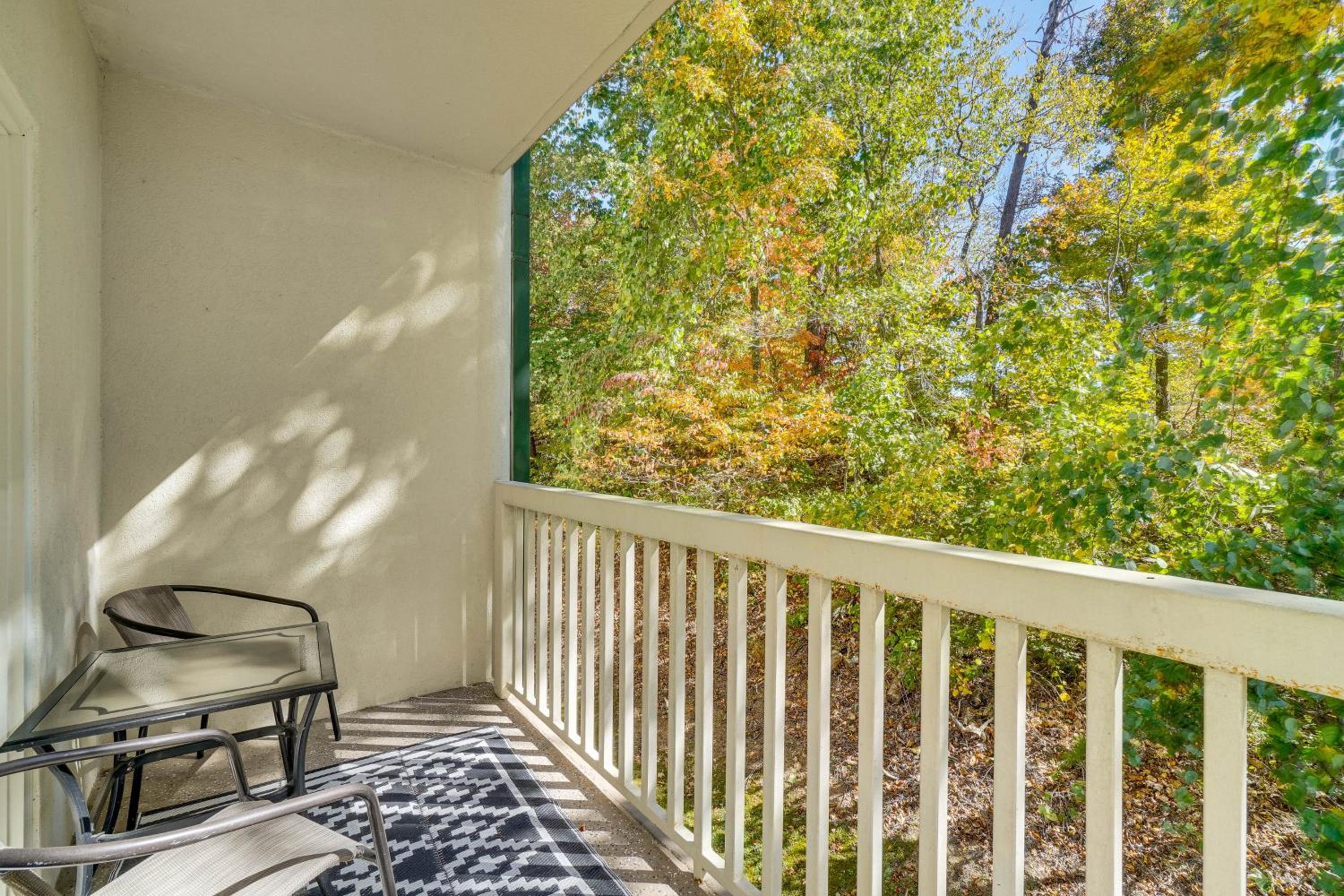 2 Mi to Dollywood! Golfview Resort Condo with Pools