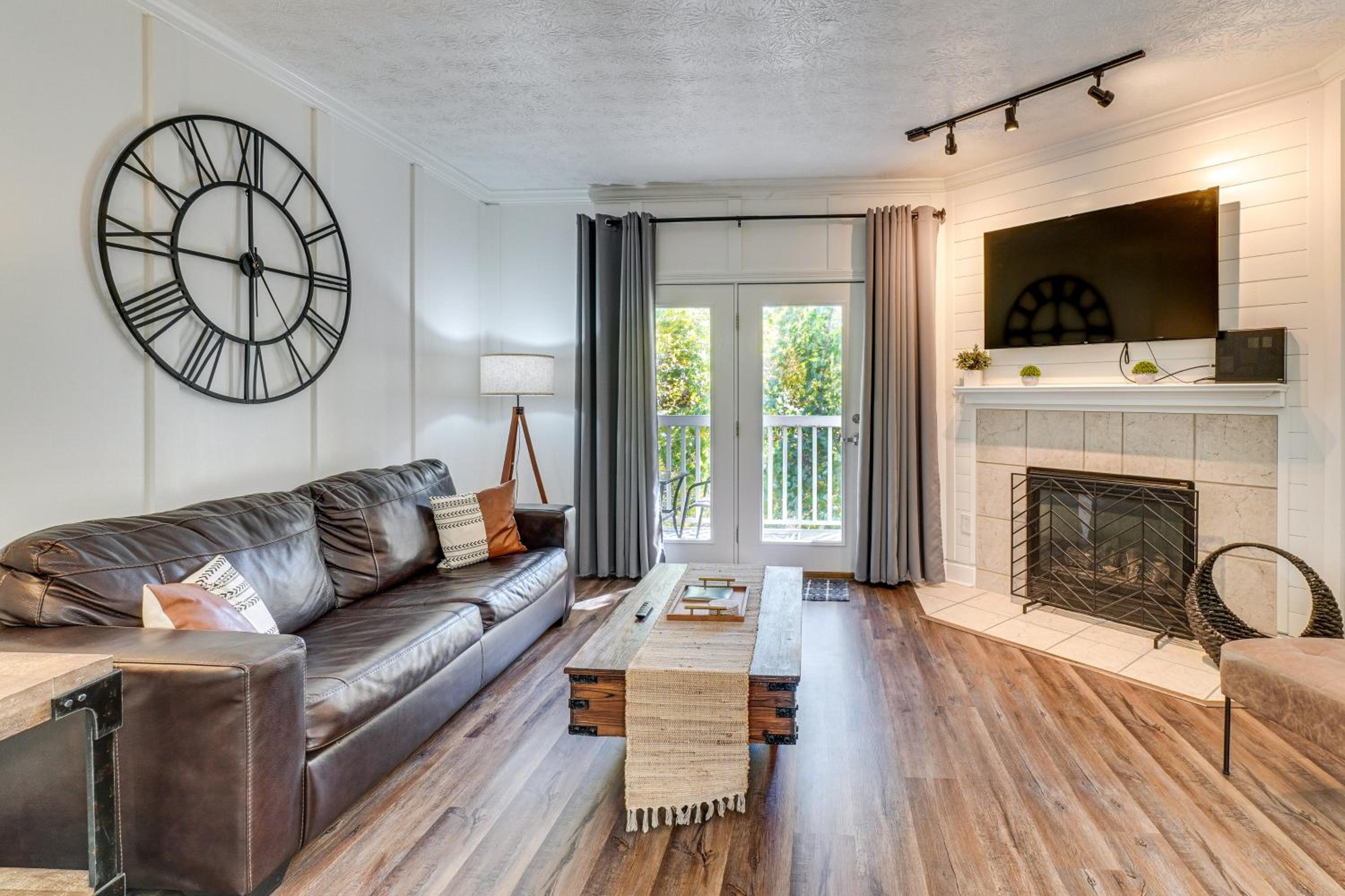 2 Mi to Dollywood! Golfview Resort Condo with Pools
