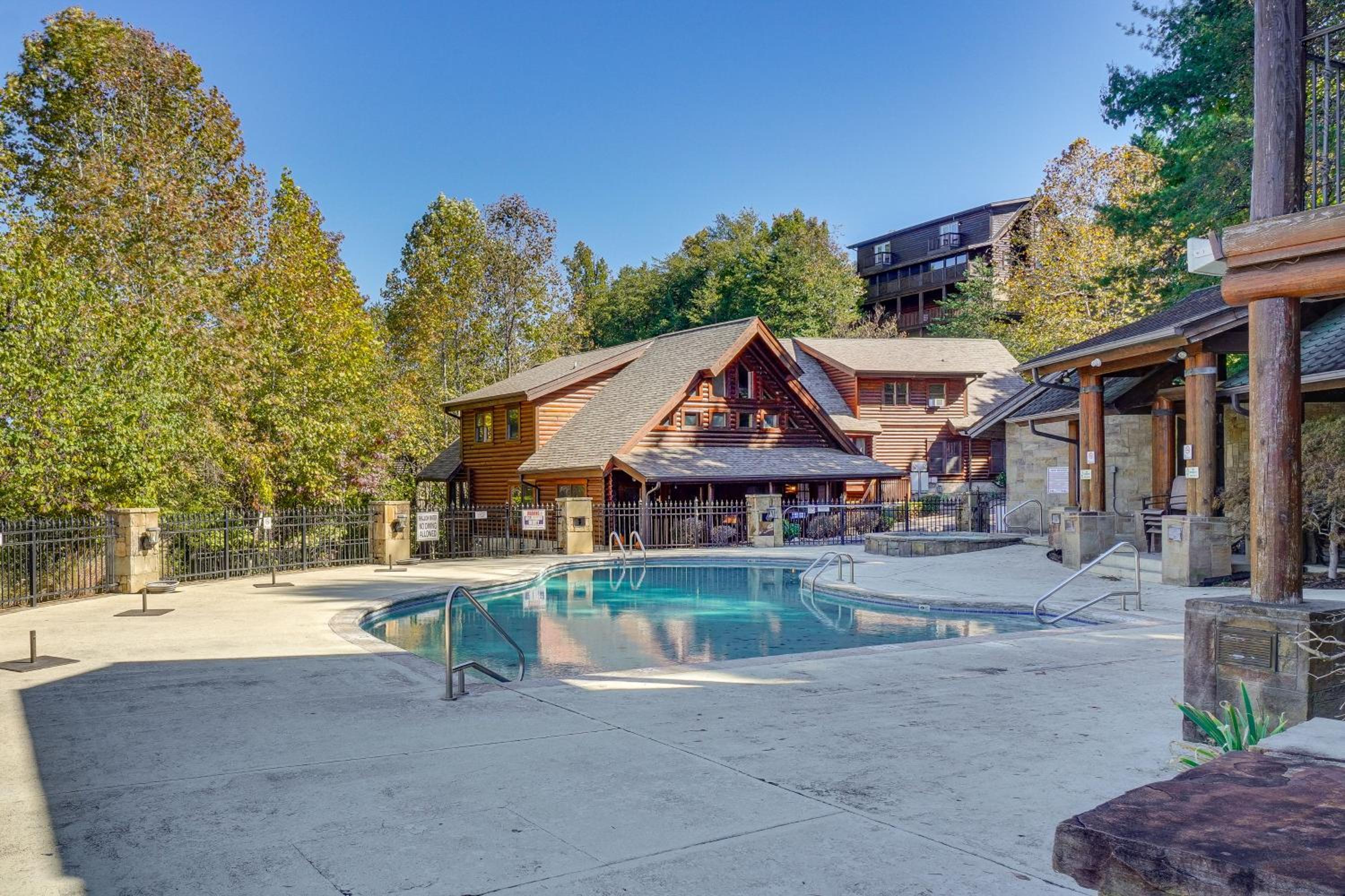 2 Mi to Dollywood! Golfview Resort Condo with Pools
