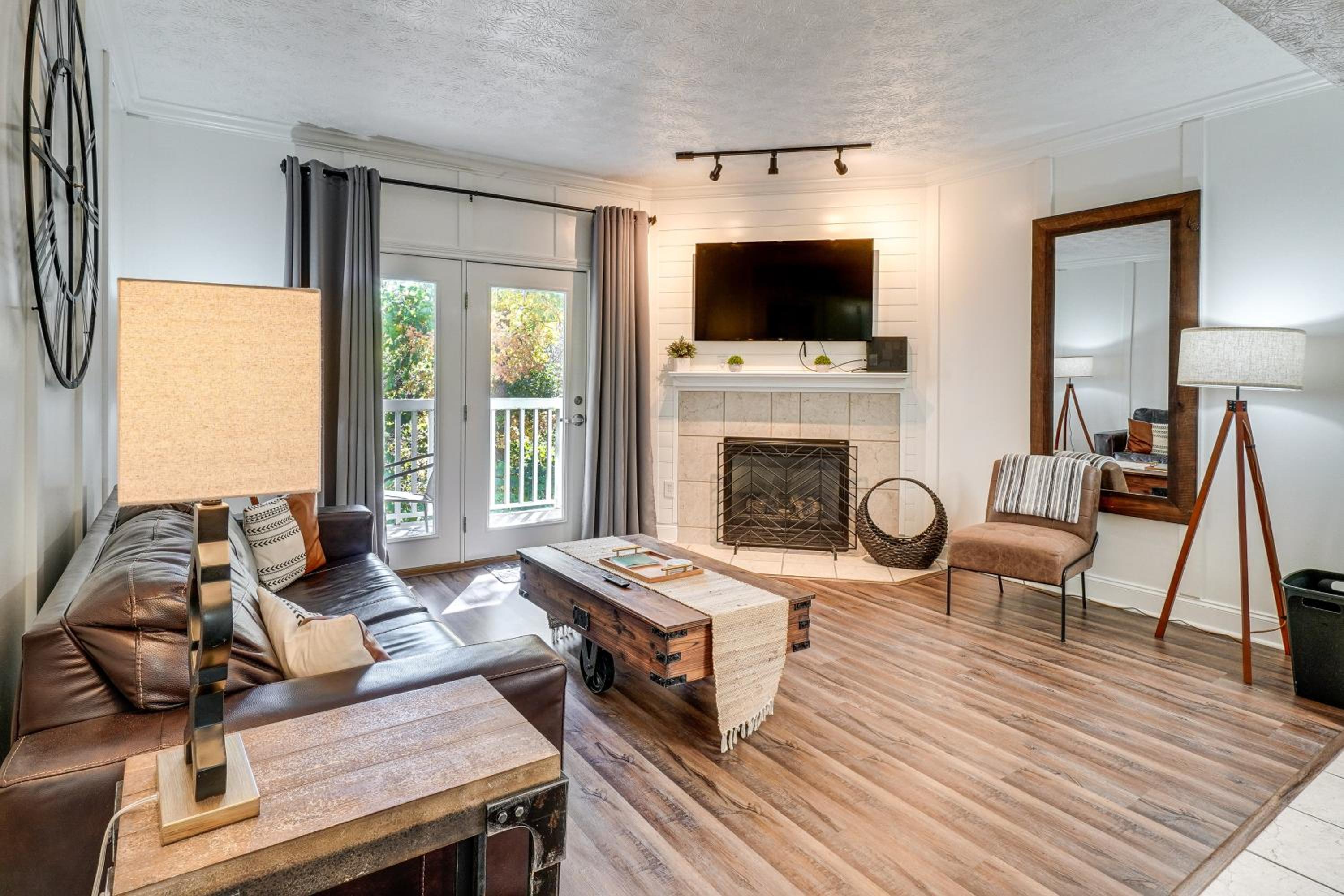 2 Mi to Dollywood! Golfview Resort Condo with Pools