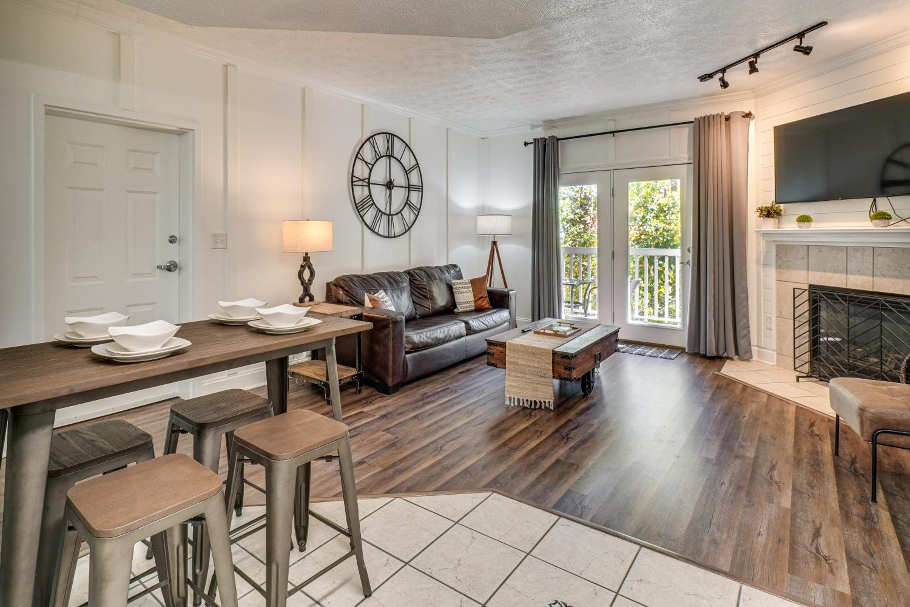 2 Mi to Dollywood! Golfview Resort Condo with Pools