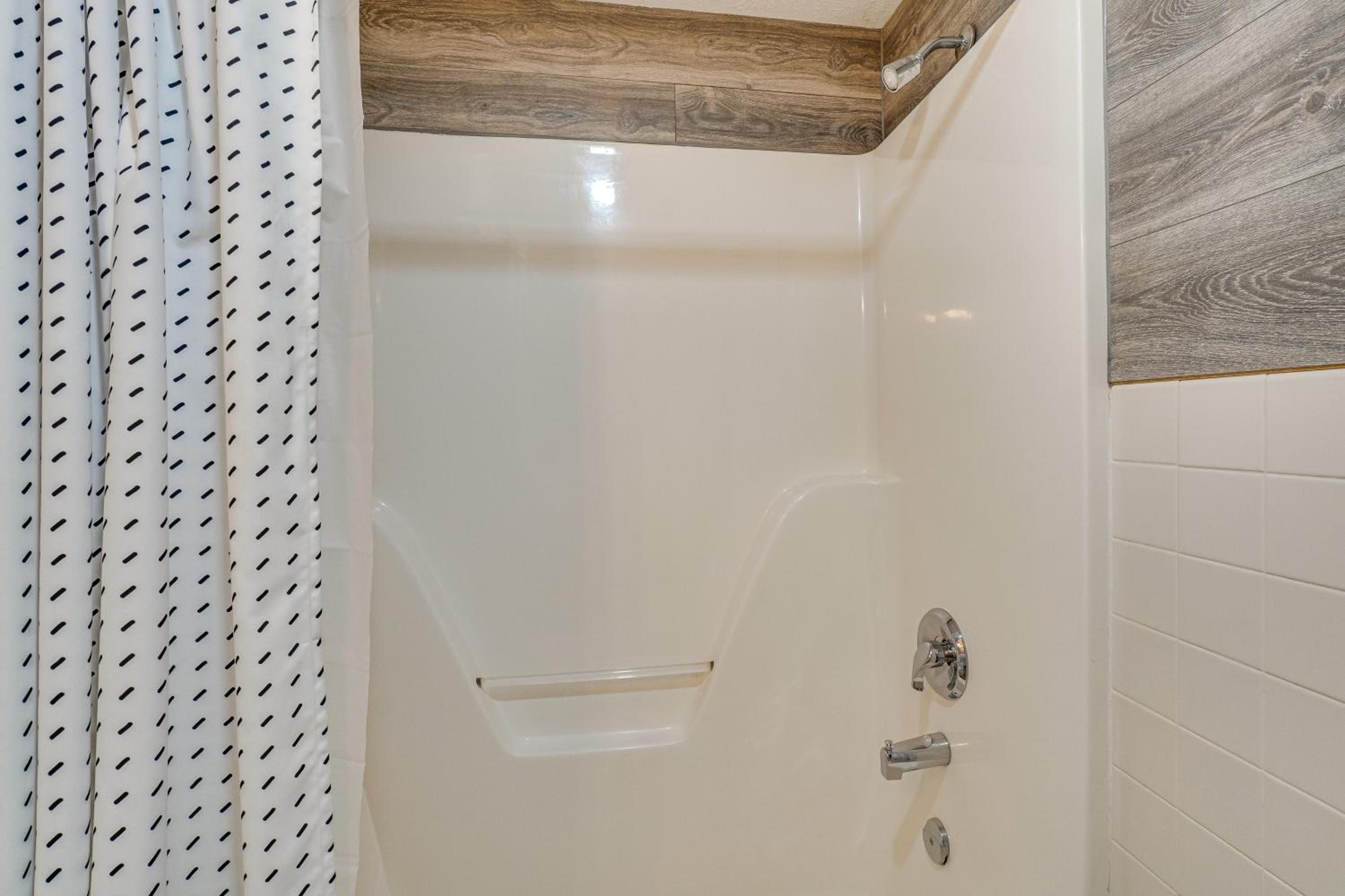 2 Mi to Dollywood! Golfview Resort Condo with Pools