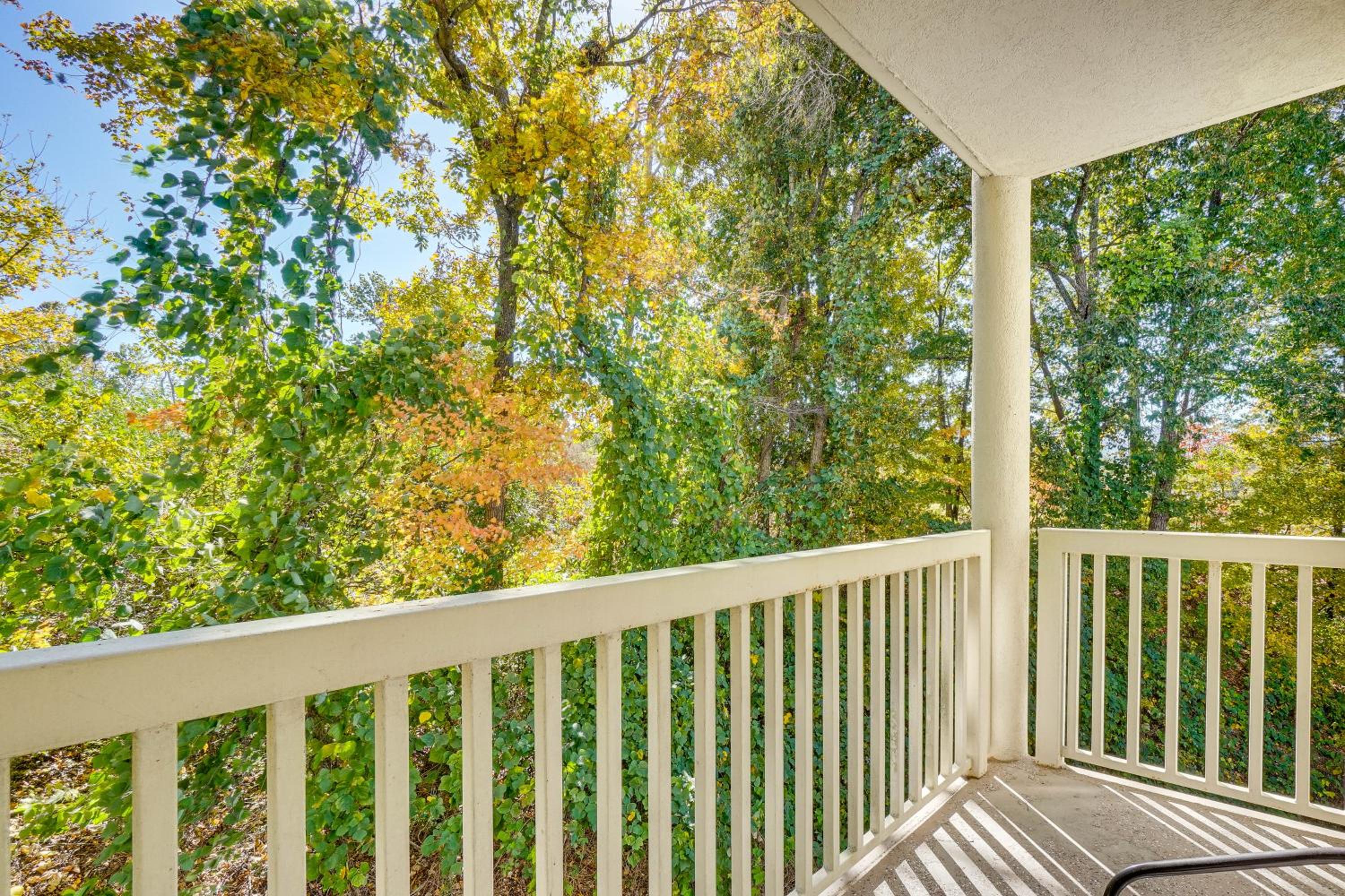 2 Mi to Dollywood! Golfview Resort Condo with Pools