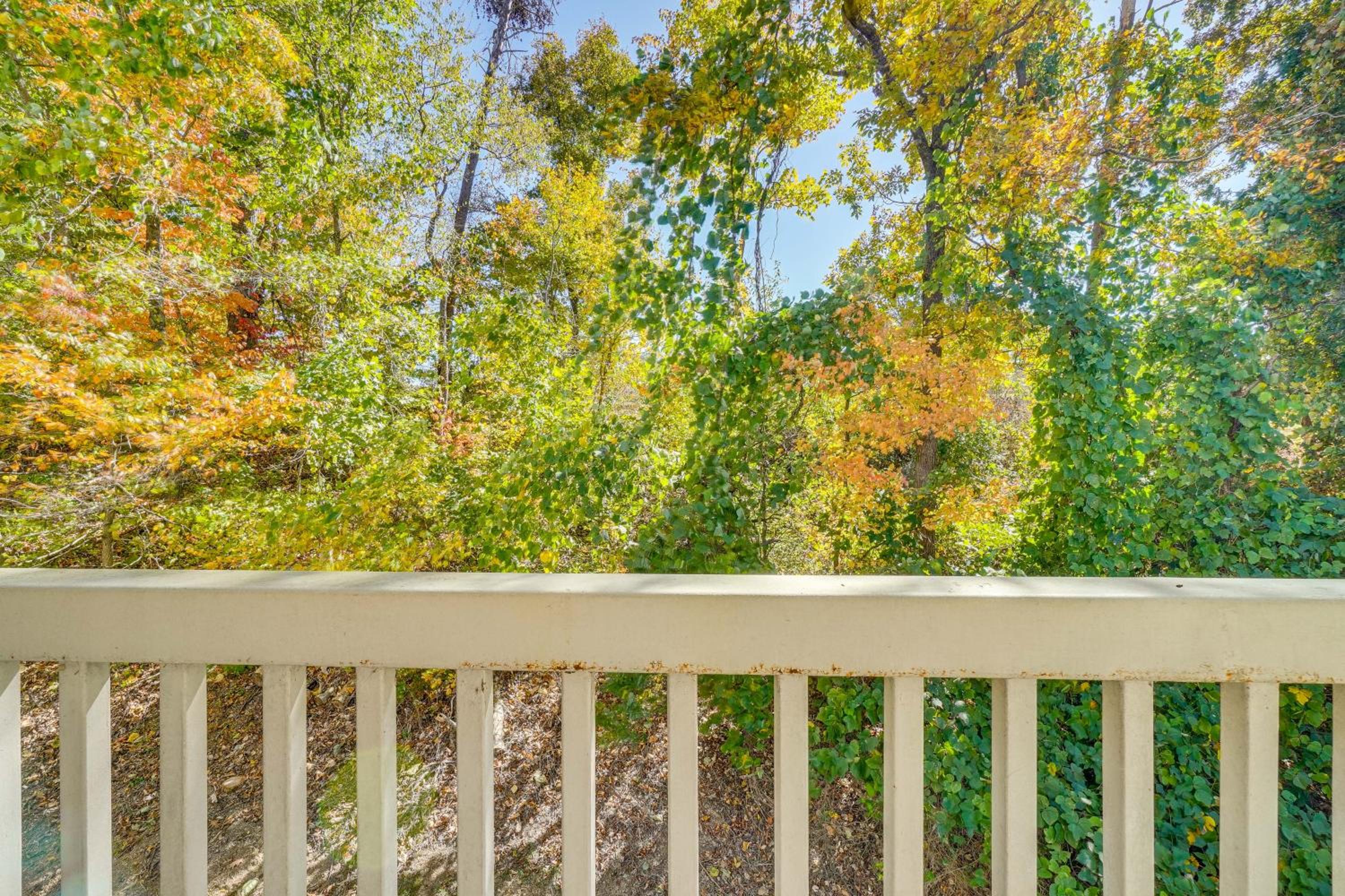 2 Mi to Dollywood! Golfview Resort Condo with Pools