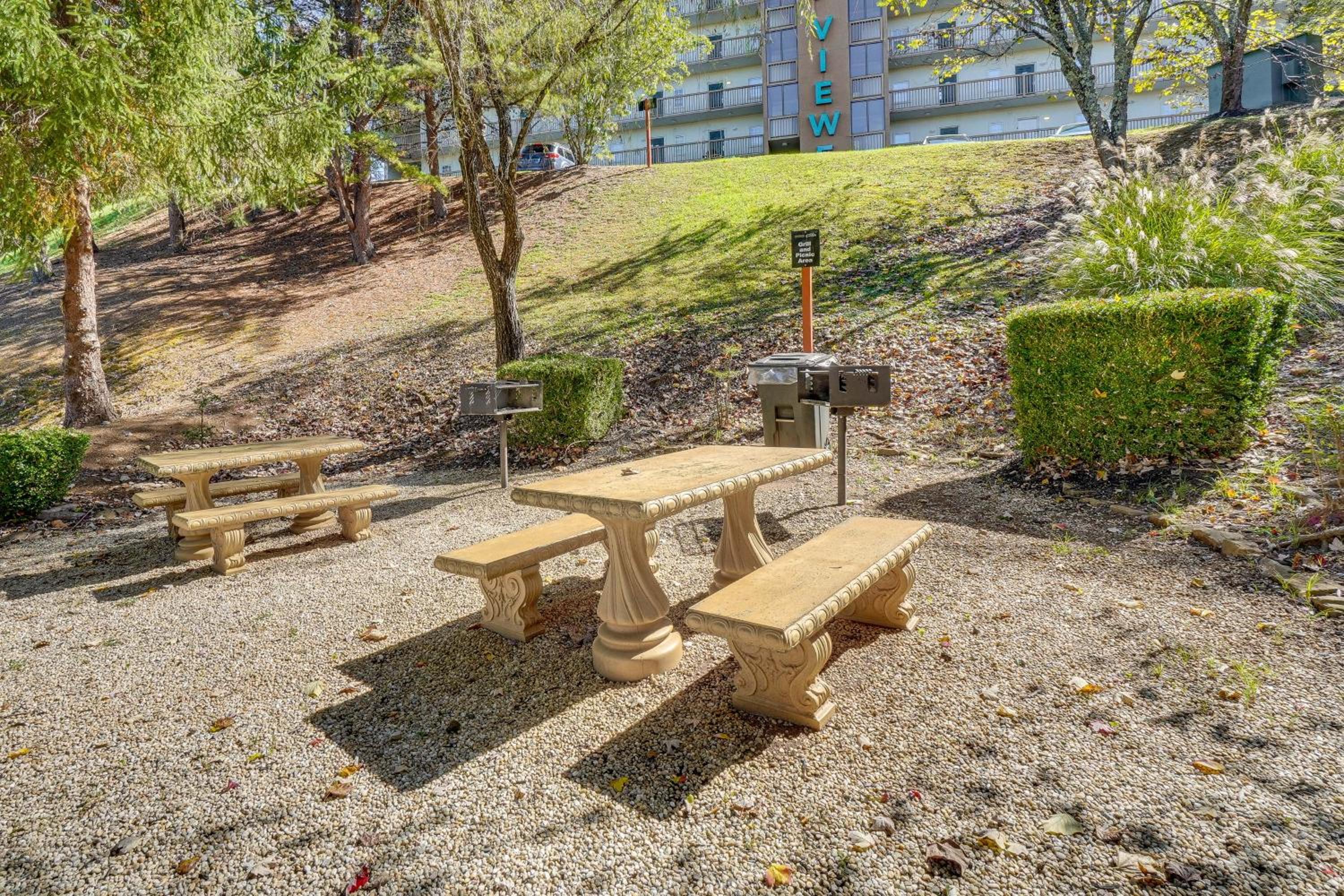 2 Mi to Dollywood! Golfview Resort Condo with Pools