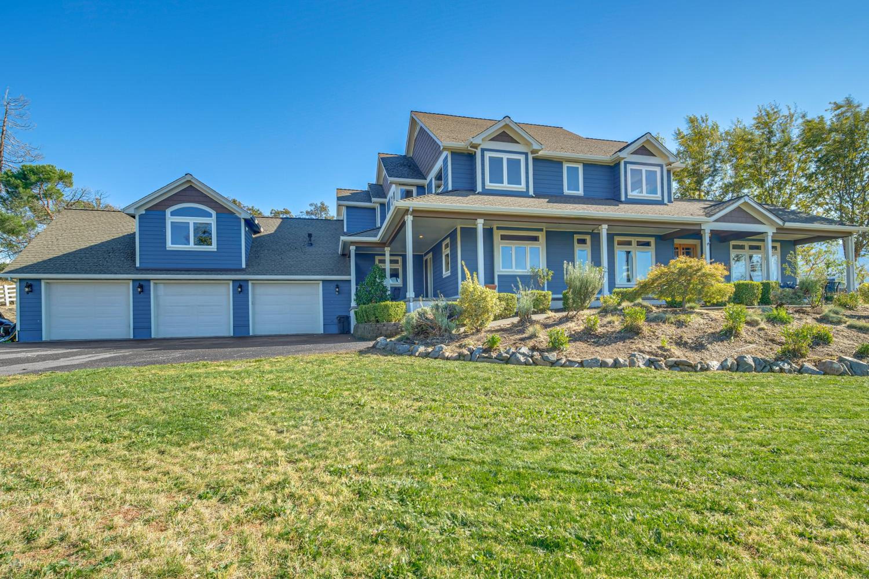 Private Pool and Mtn Views Stunning Ashland Home