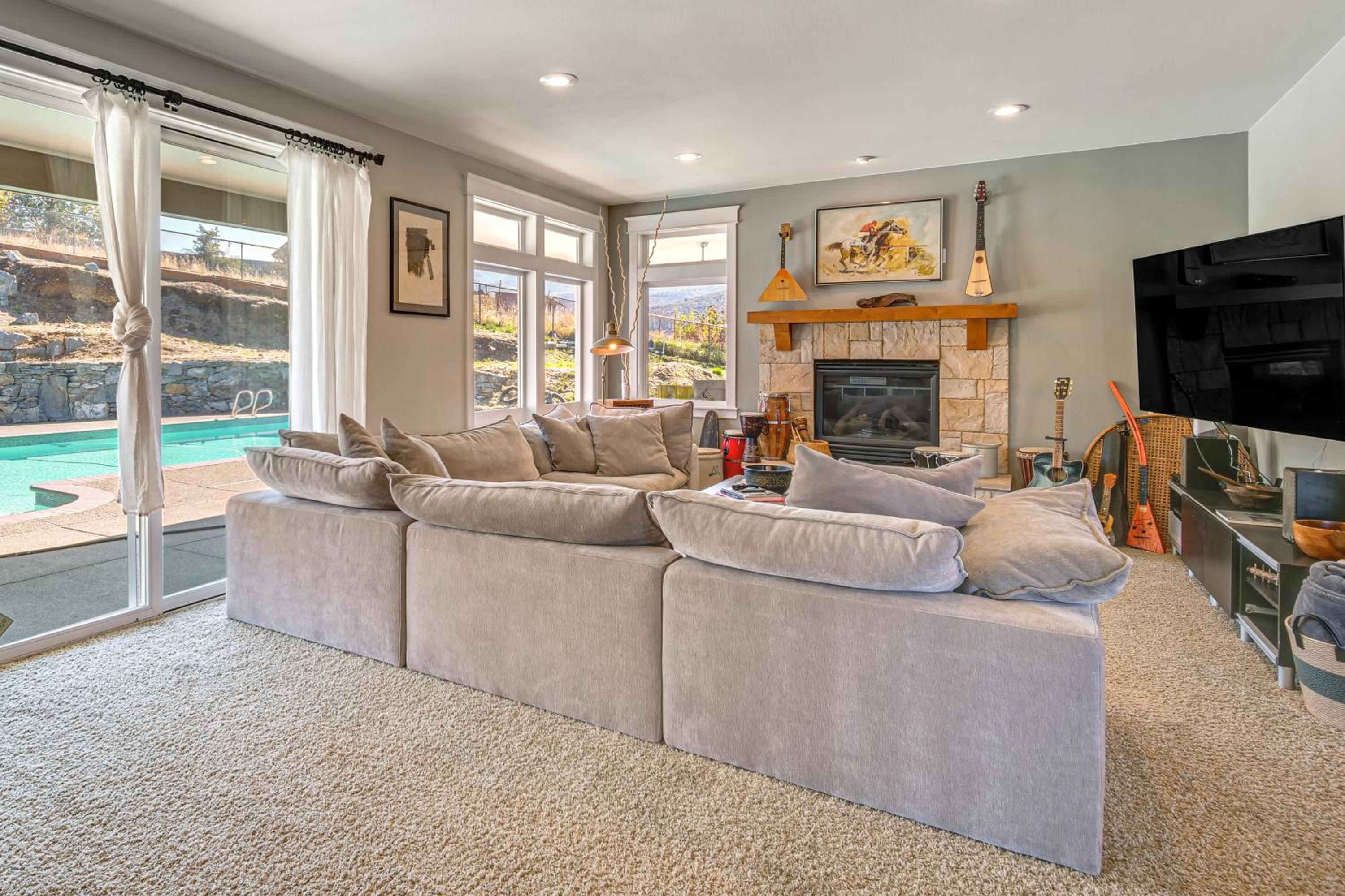 Private Pool and Mtn Views Stunning Ashland Home