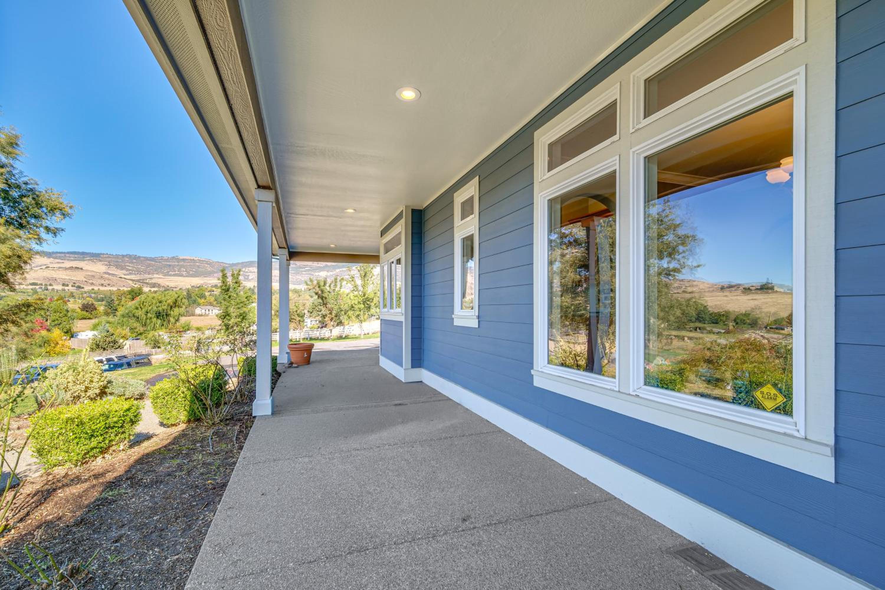 Private Pool and Mtn Views Stunning Ashland Home
