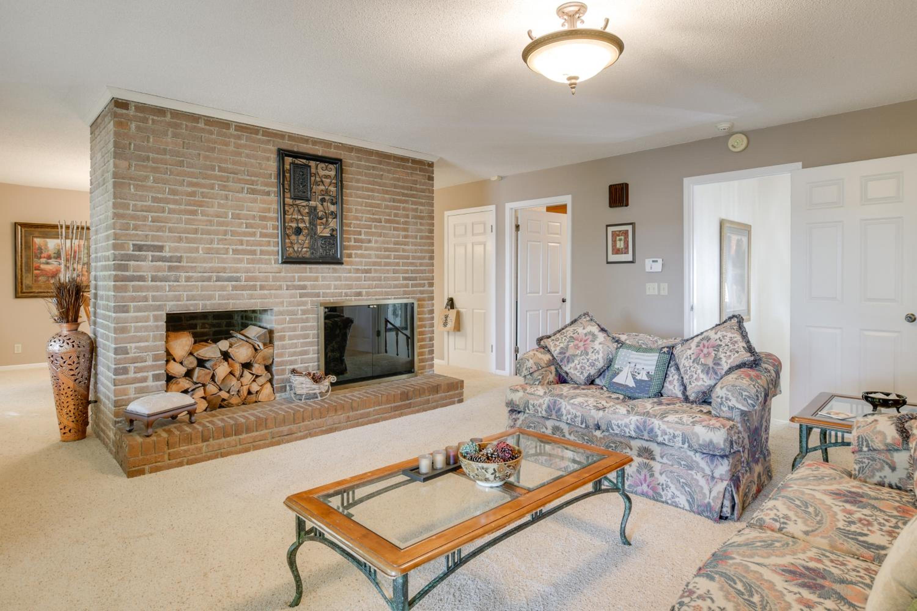 Waterfront Lake Hartwell Home Less Than 1 Mi to Marina!
