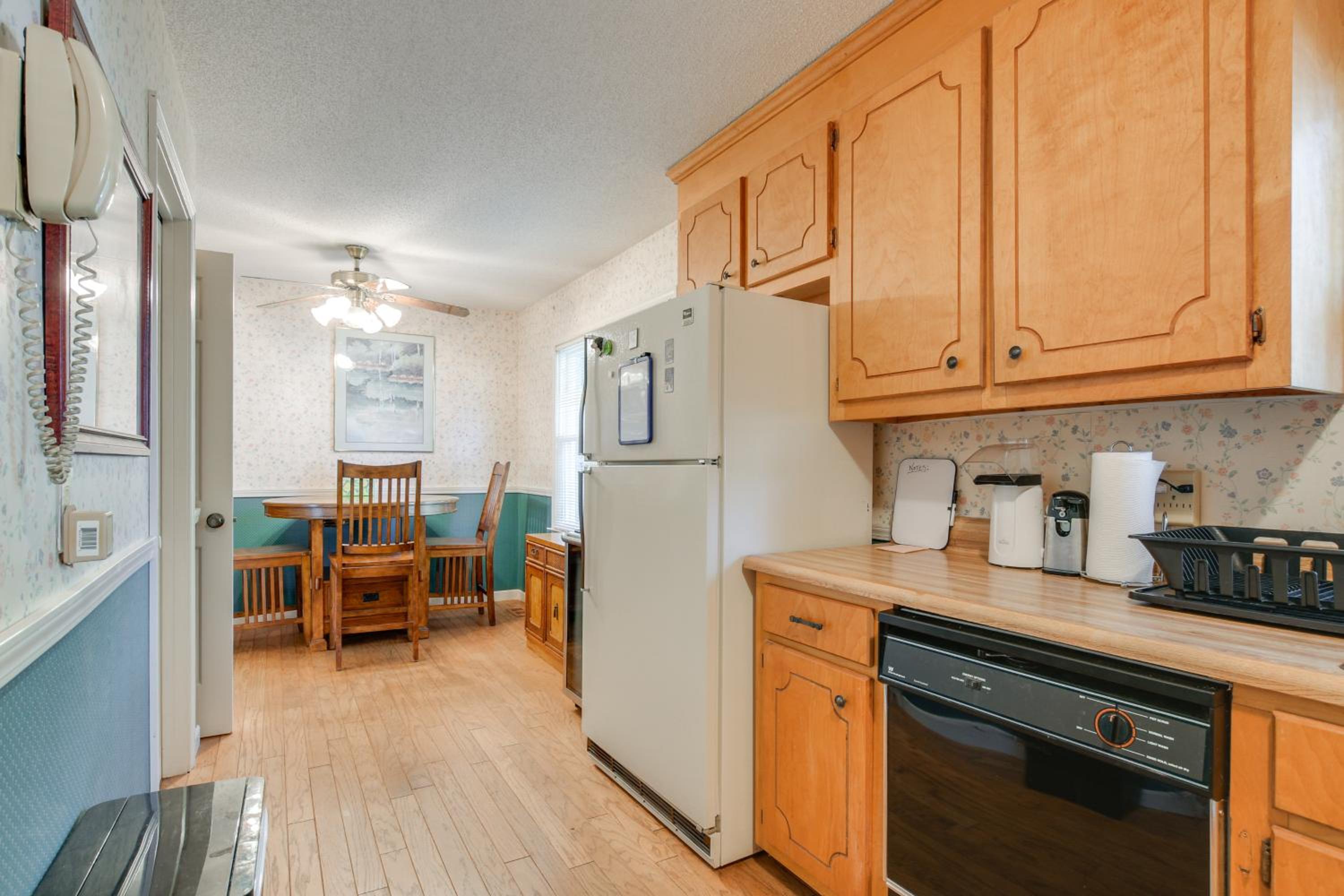 Waterfront Lake Hartwell Home Less Than 1 Mi to Marina!