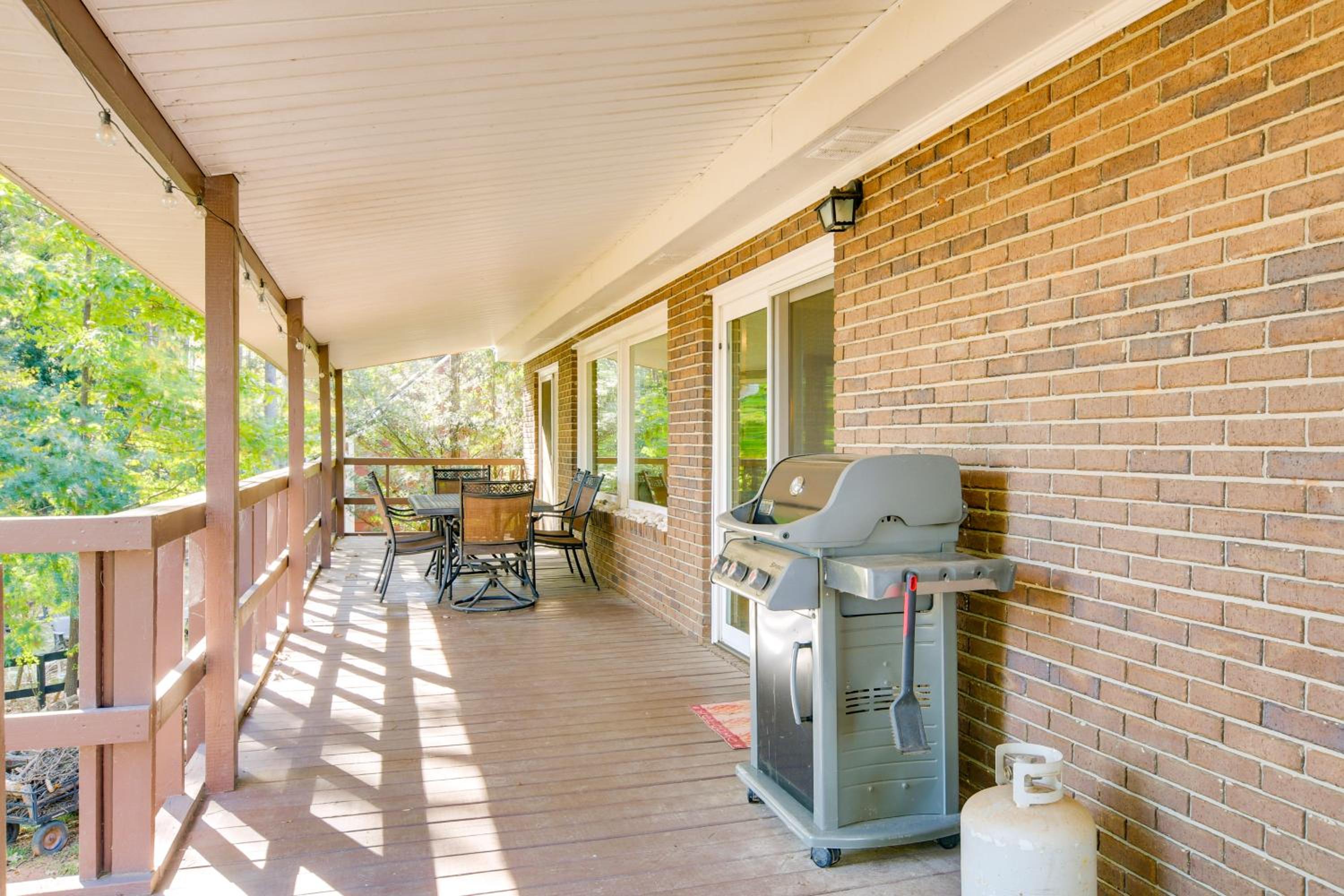 Waterfront Lake Hartwell Home Less Than 1 Mi to Marina!