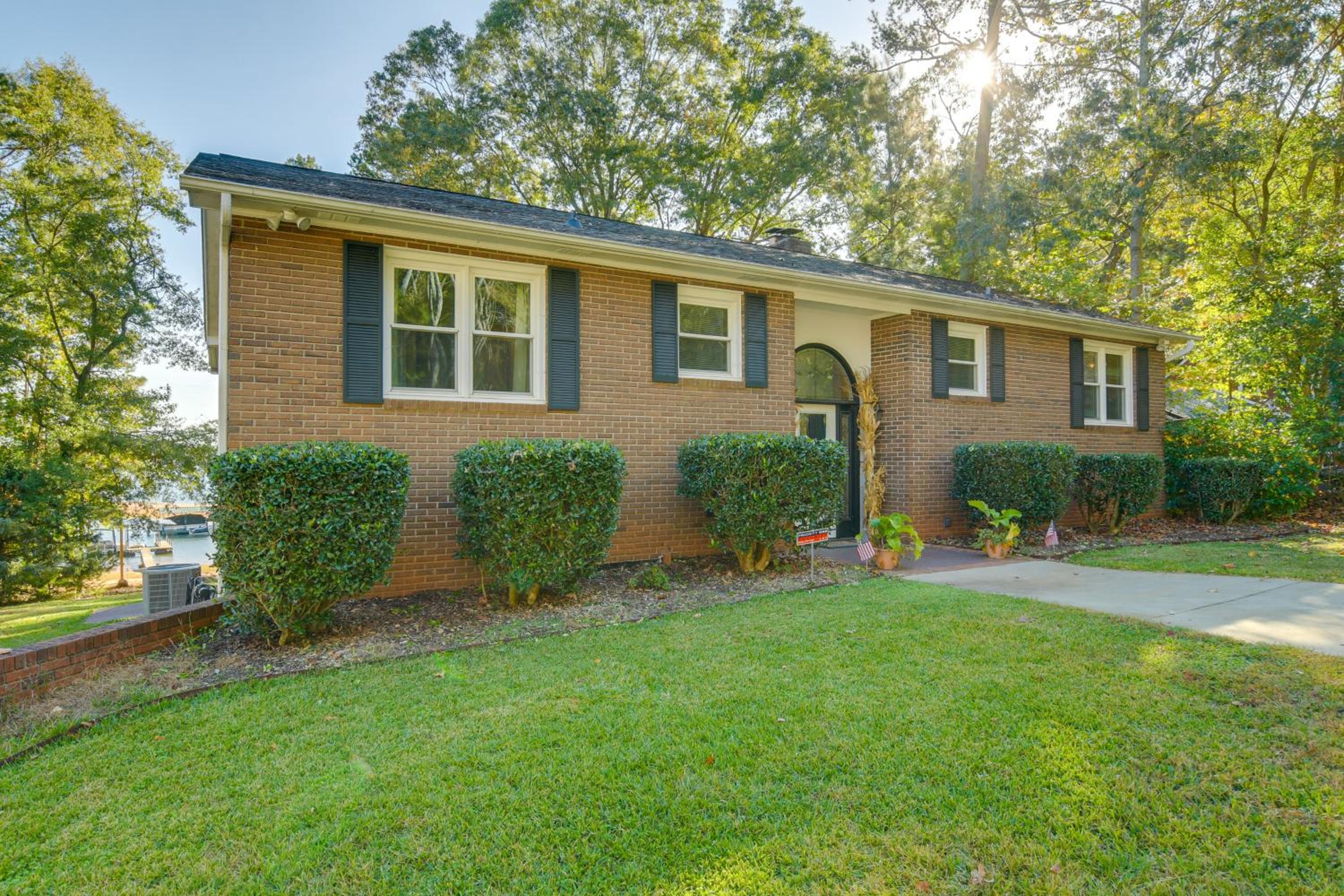 Waterfront Lake Hartwell Home Less Than 1 Mi to Marina!