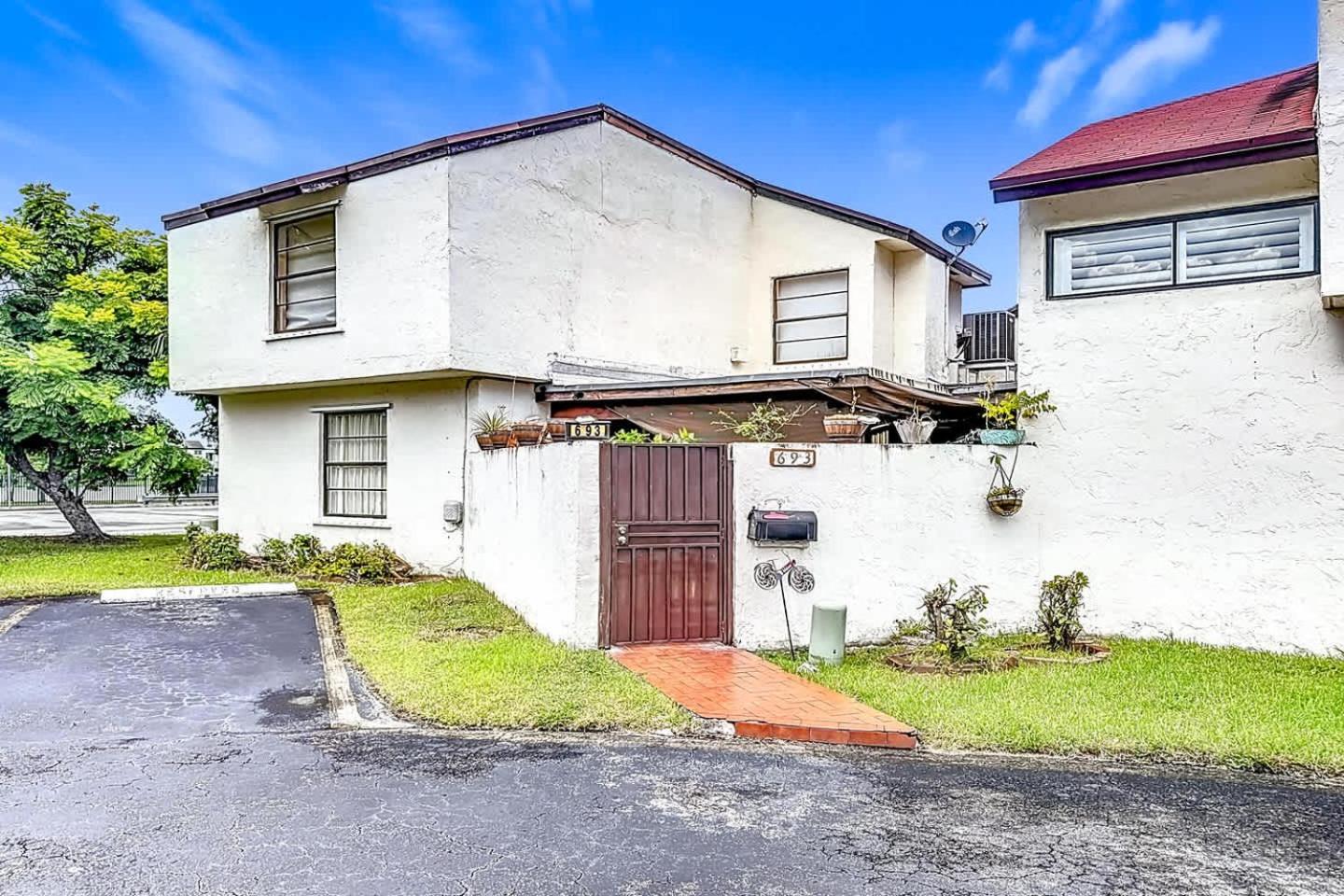 Cozy 1BR Shared Home Pool Tennis & Lake Access