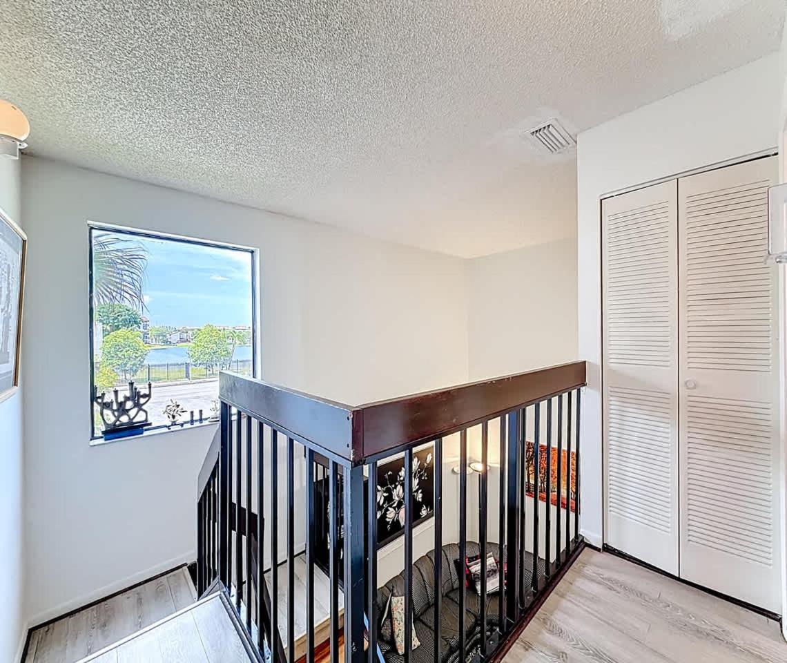 Cozy 1BR Shared Home Pool Tennis & Lake Access