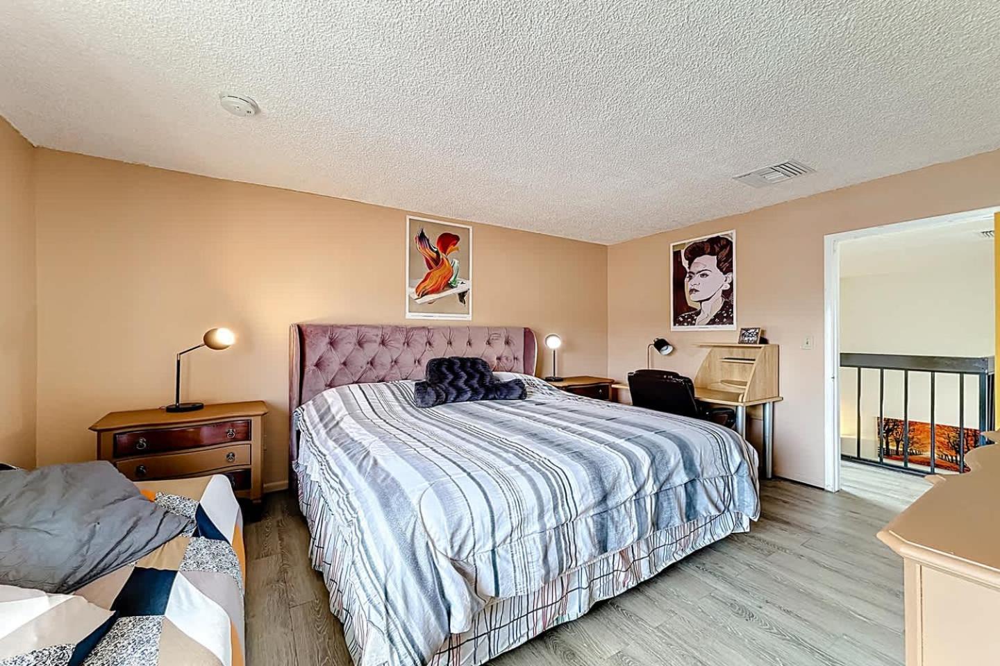 Cozy 1BR Shared Home Pool Tennis & Lake Access