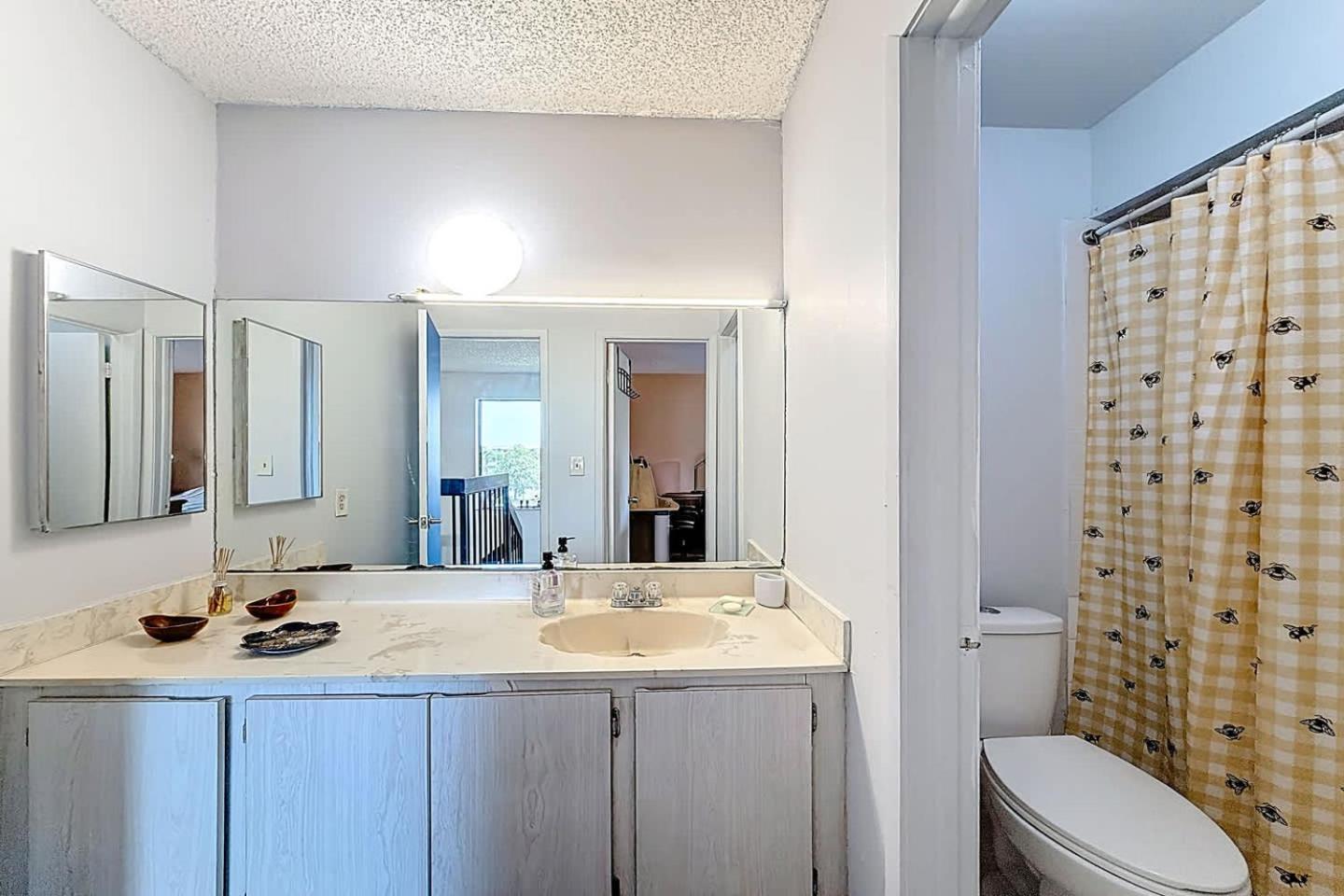 Cozy 1BR Shared Home Pool Tennis & Lake Access