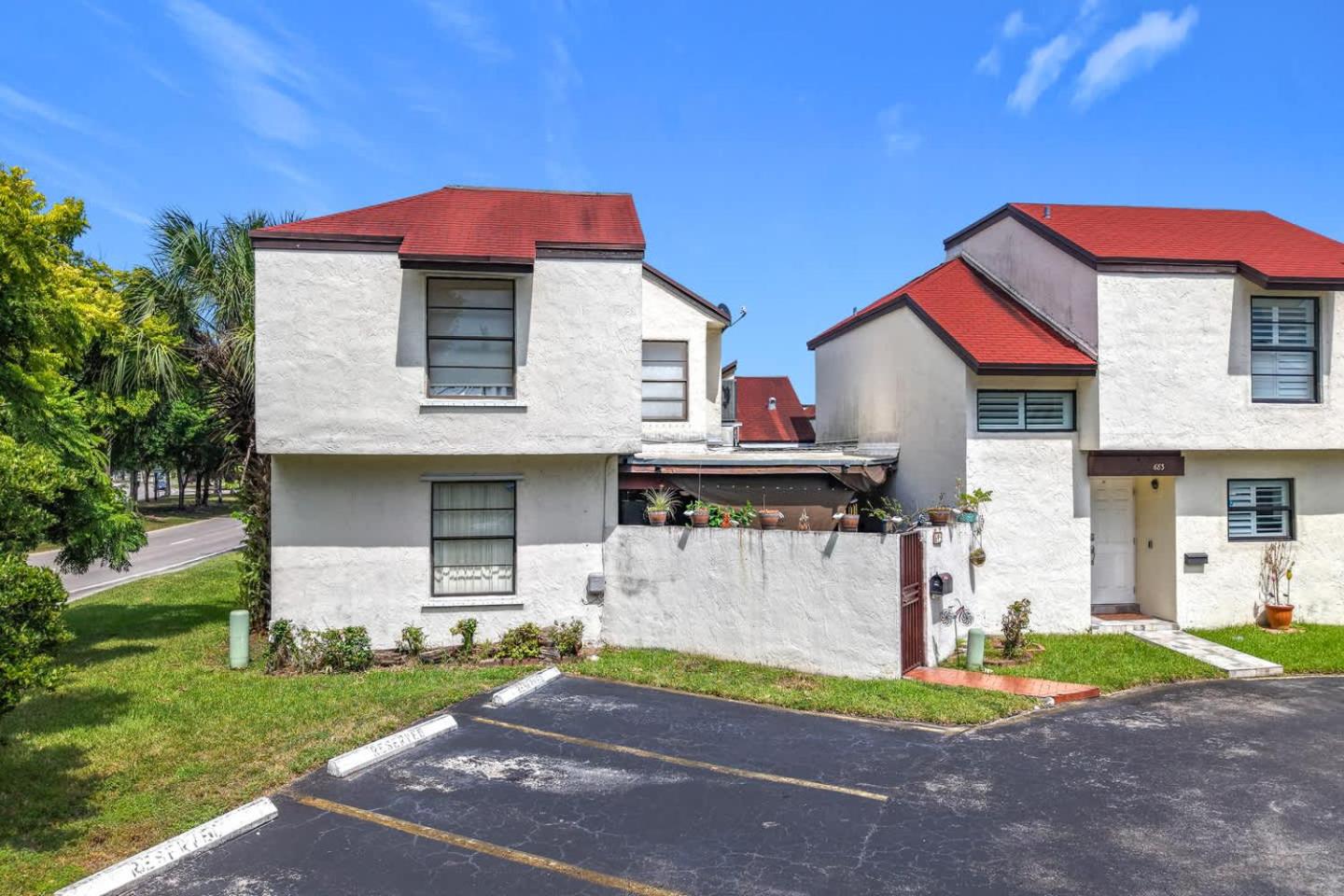 Cozy 1BR Shared Home Pool Tennis & Lake Access