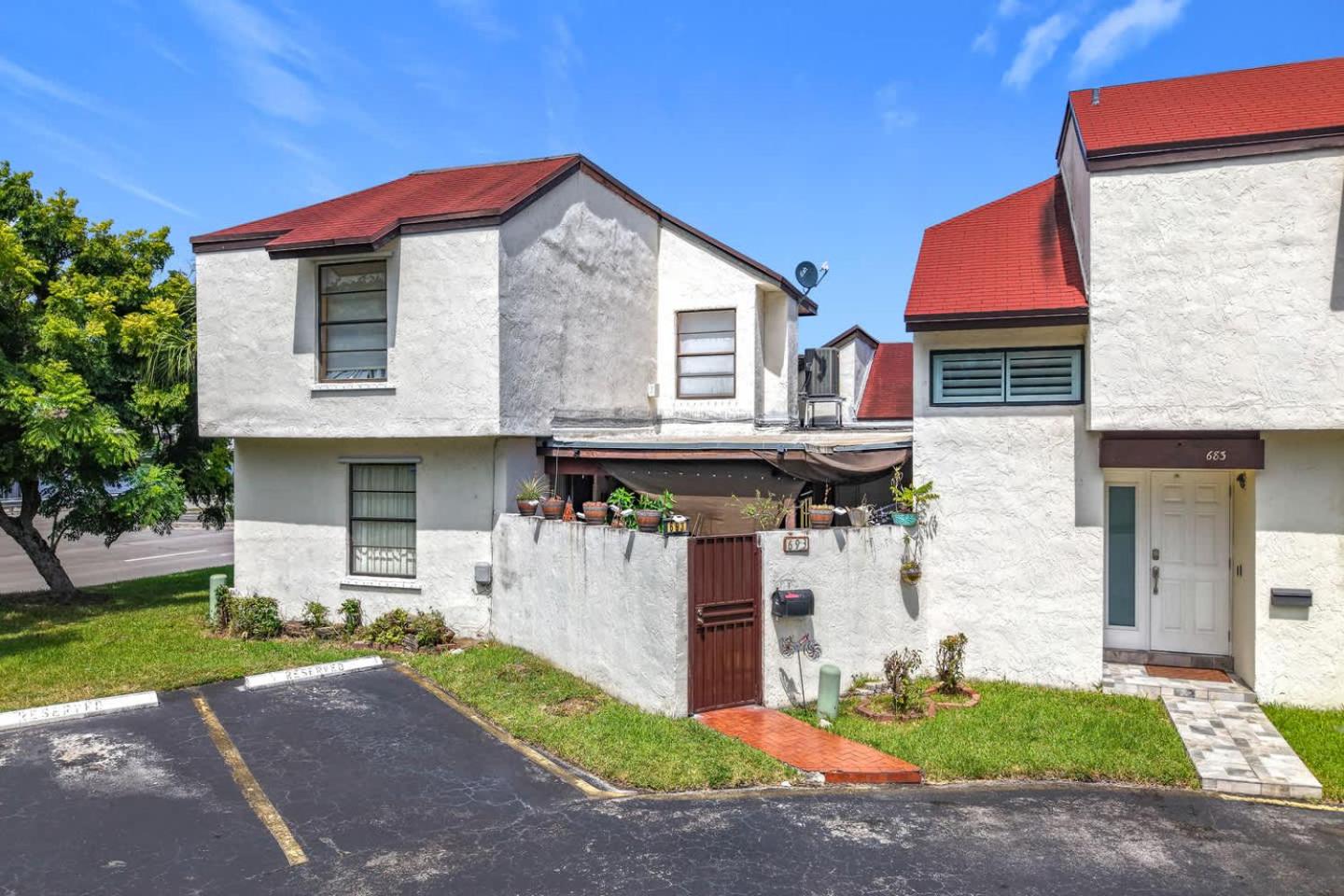 Cozy 1BR Shared Home Pool Tennis & Lake Access