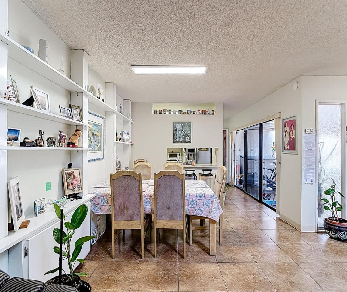1BR in Shared Home Pool Tennis & Lake Miami