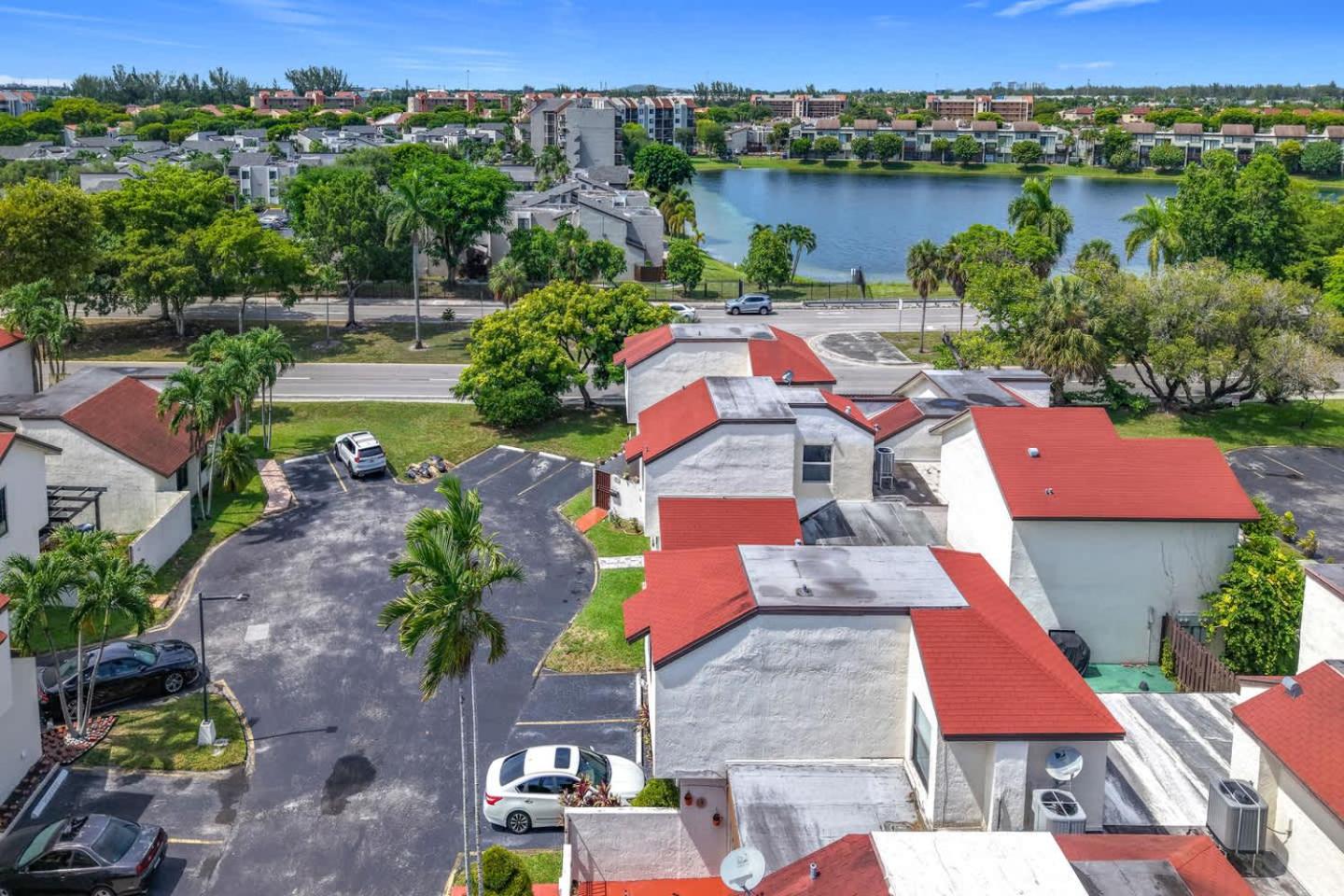 1BR in Shared Home Pool Tennis & Lake Miami