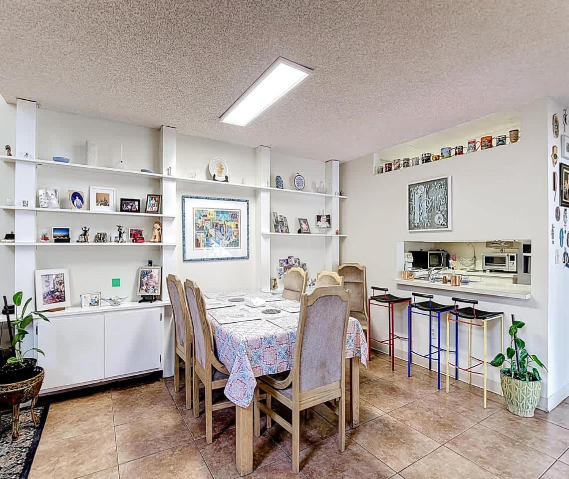 1BR in Shared Miami Home Pool Lake & Tennis