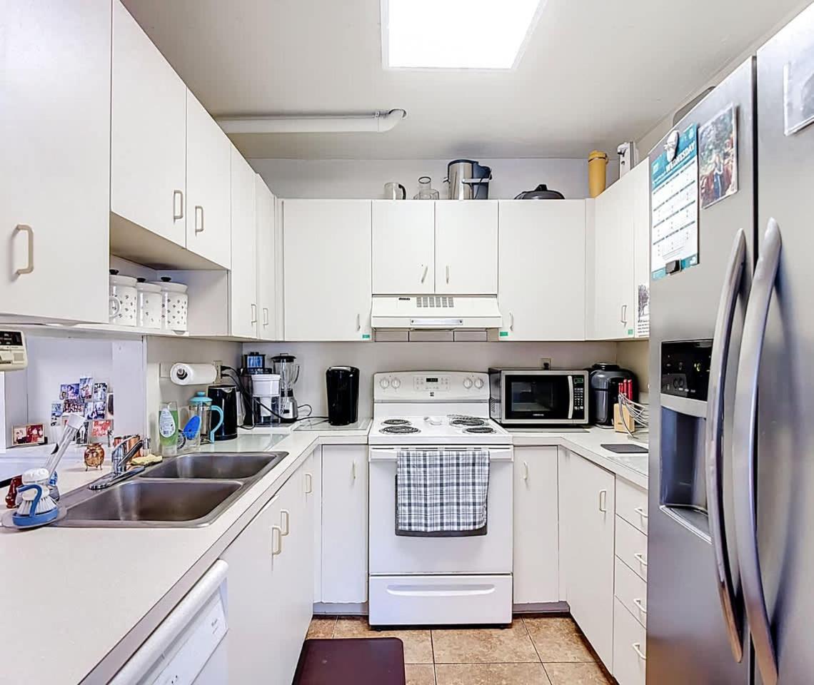 1BR in Shared Miami Home Pool Lake & Tennis