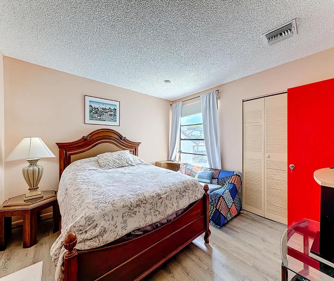 1BR in Shared Miami Home Pool Lake & Tennis
