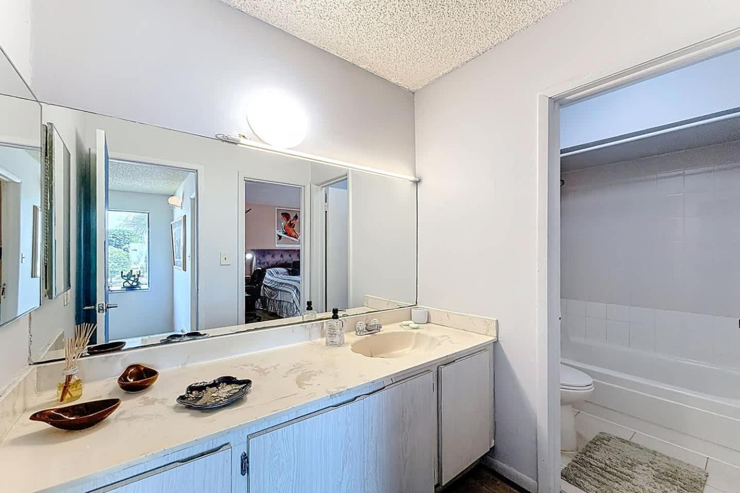 1BR in Shared Miami Home Pool Lake & Tennis