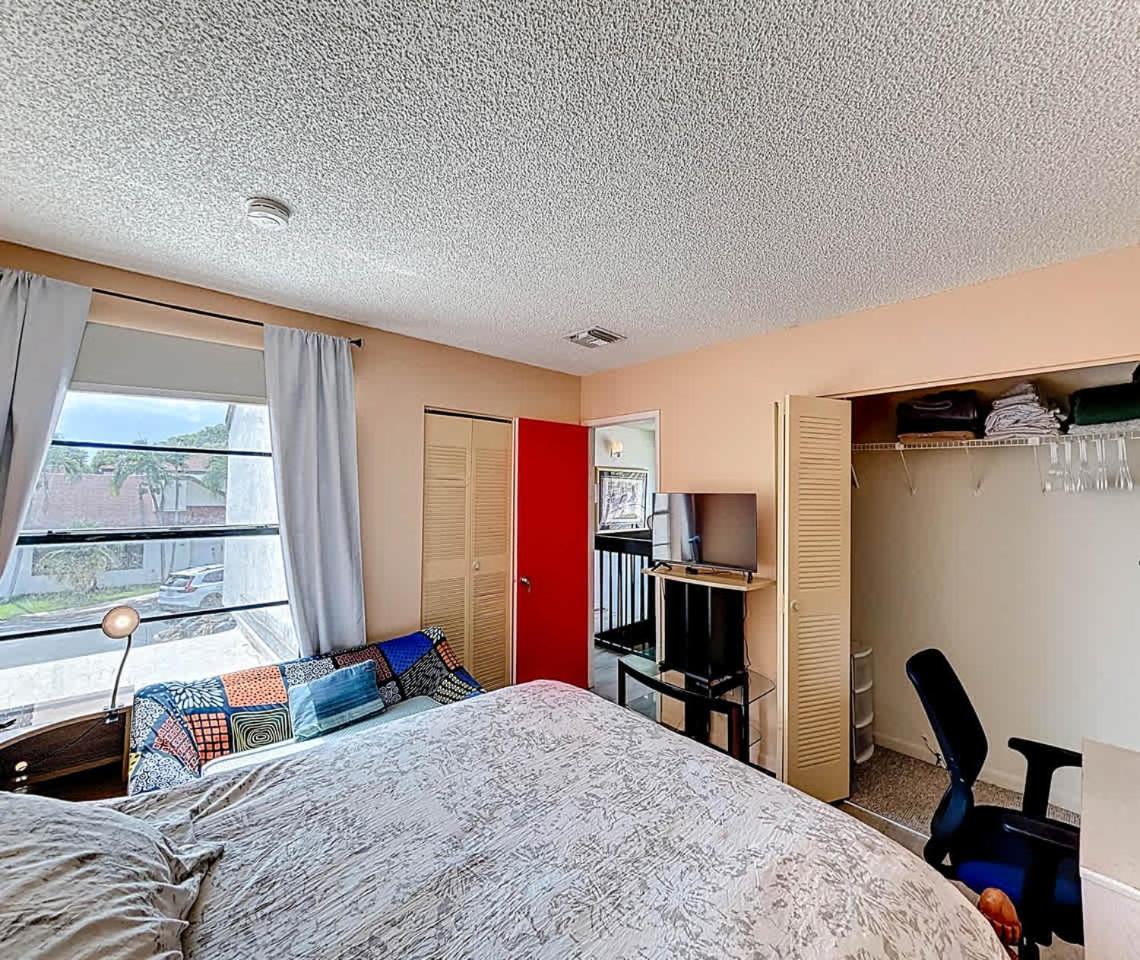 1BR in Shared Miami Home Pool Lake & Tennis