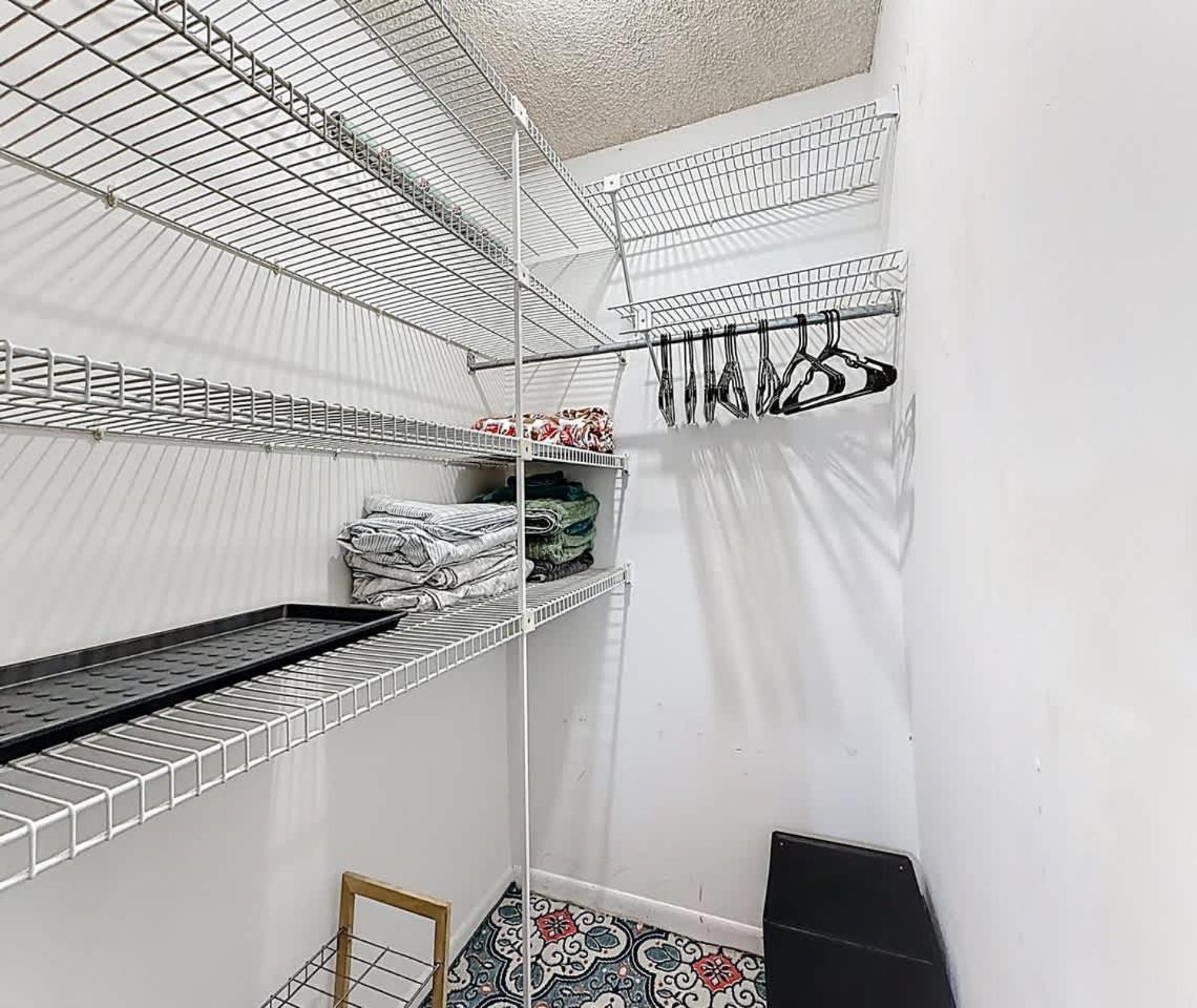 1BR in Shared Miami Home Pool Lake & Tennis