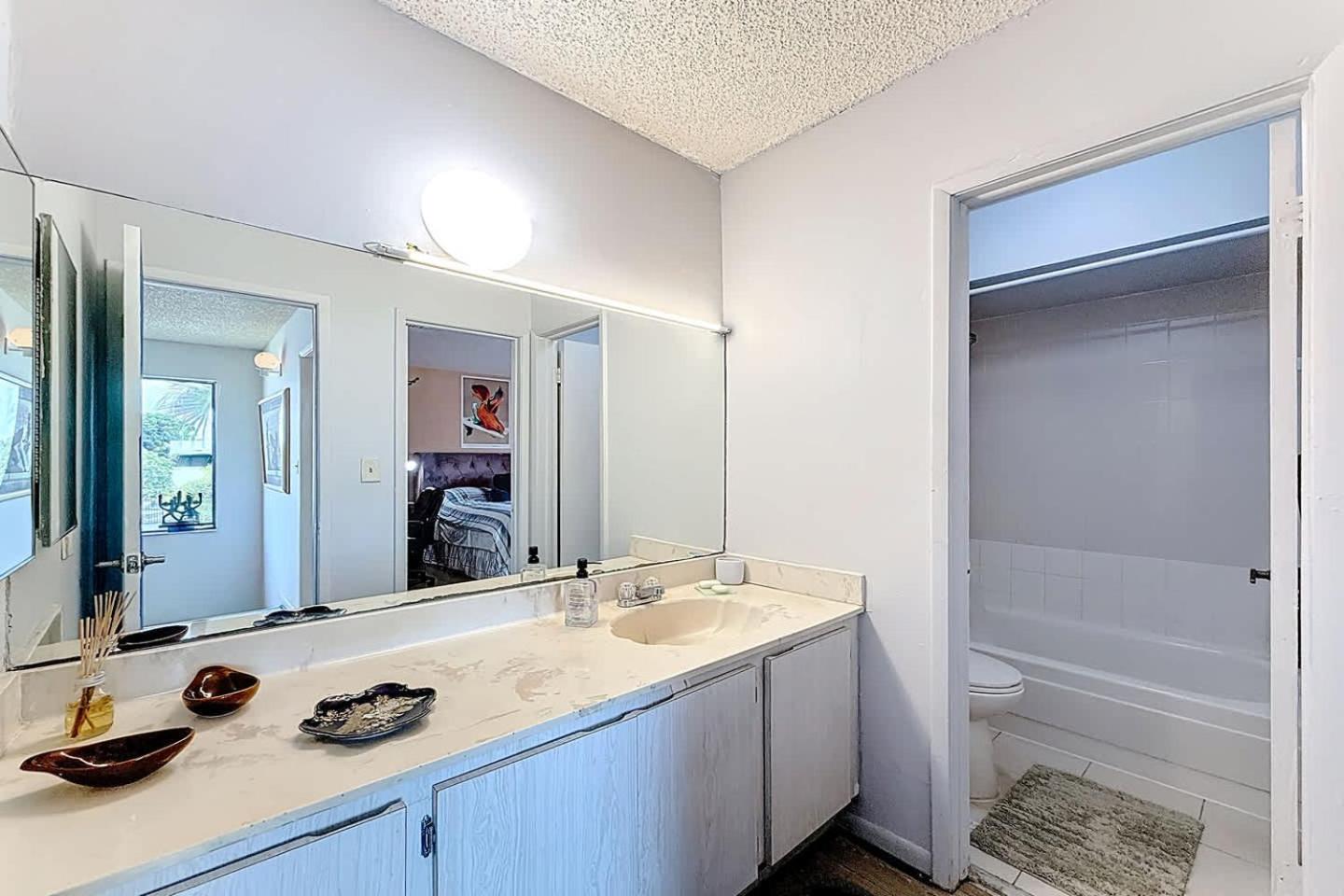 1BR in Shared Miami Home Pool Lake & Tennis