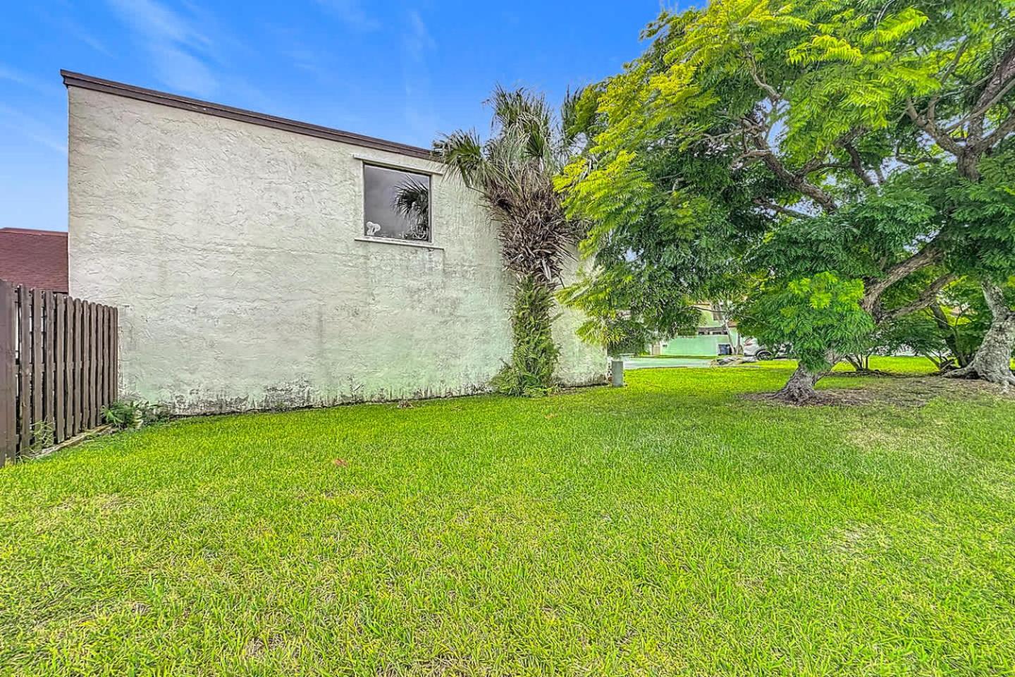 1BR in Shared Miami Home Pool Lake & Tennis