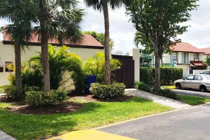 1BR in Shared Miami Home Pool Lake & Tennis