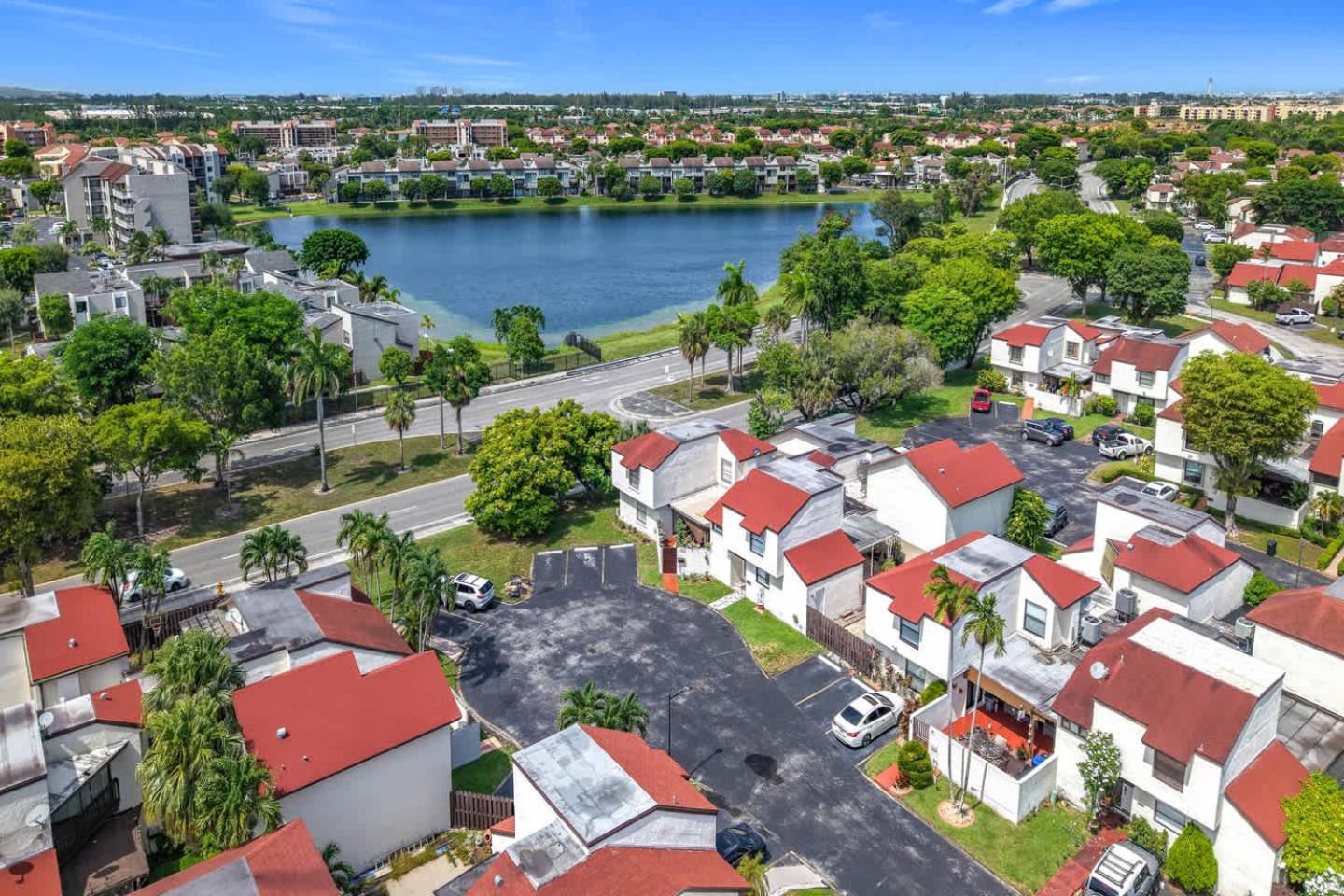 1BR in Shared Miami Home Pool Lake & Tennis