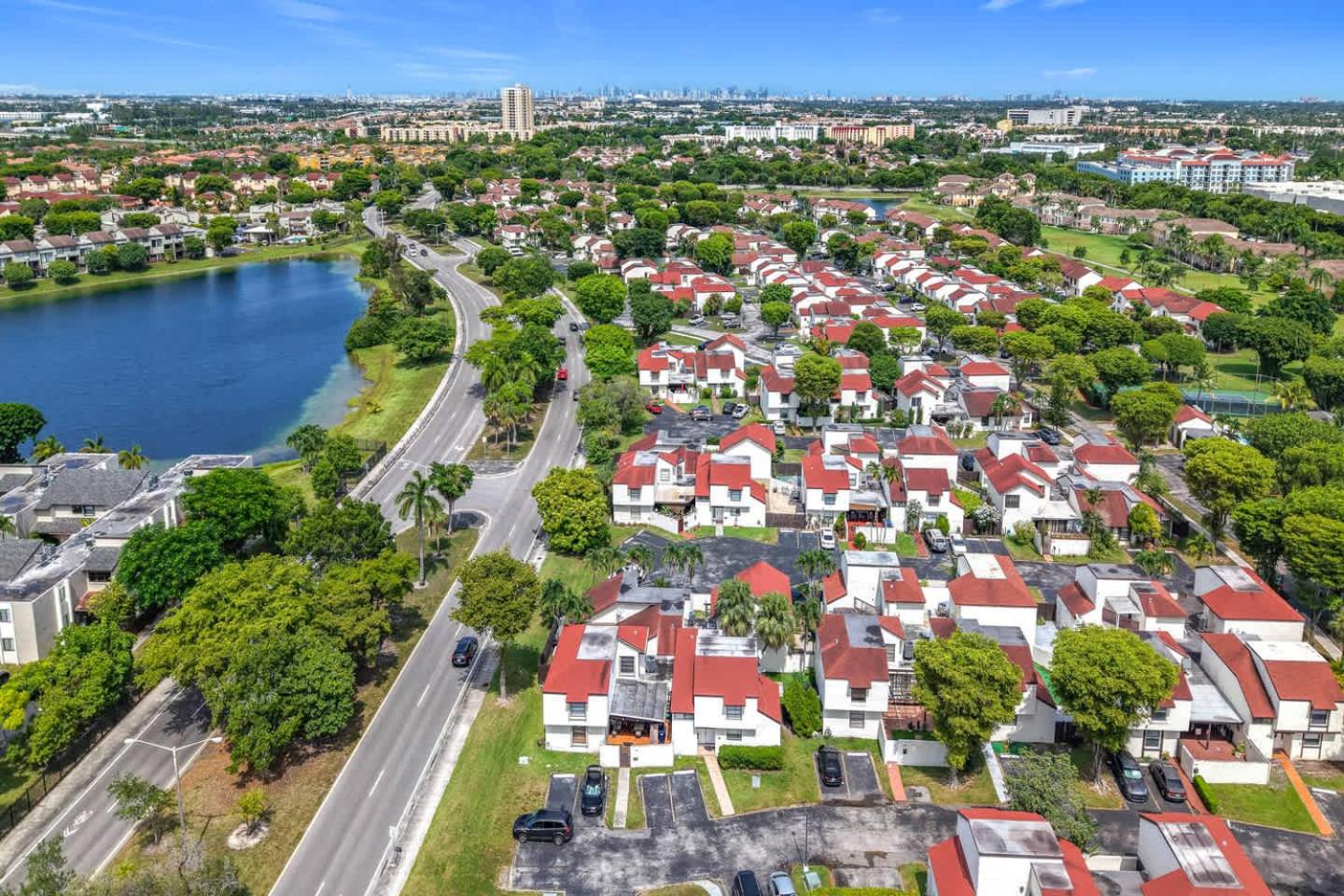 1BR in Shared Miami Home Pool Lake & Tennis